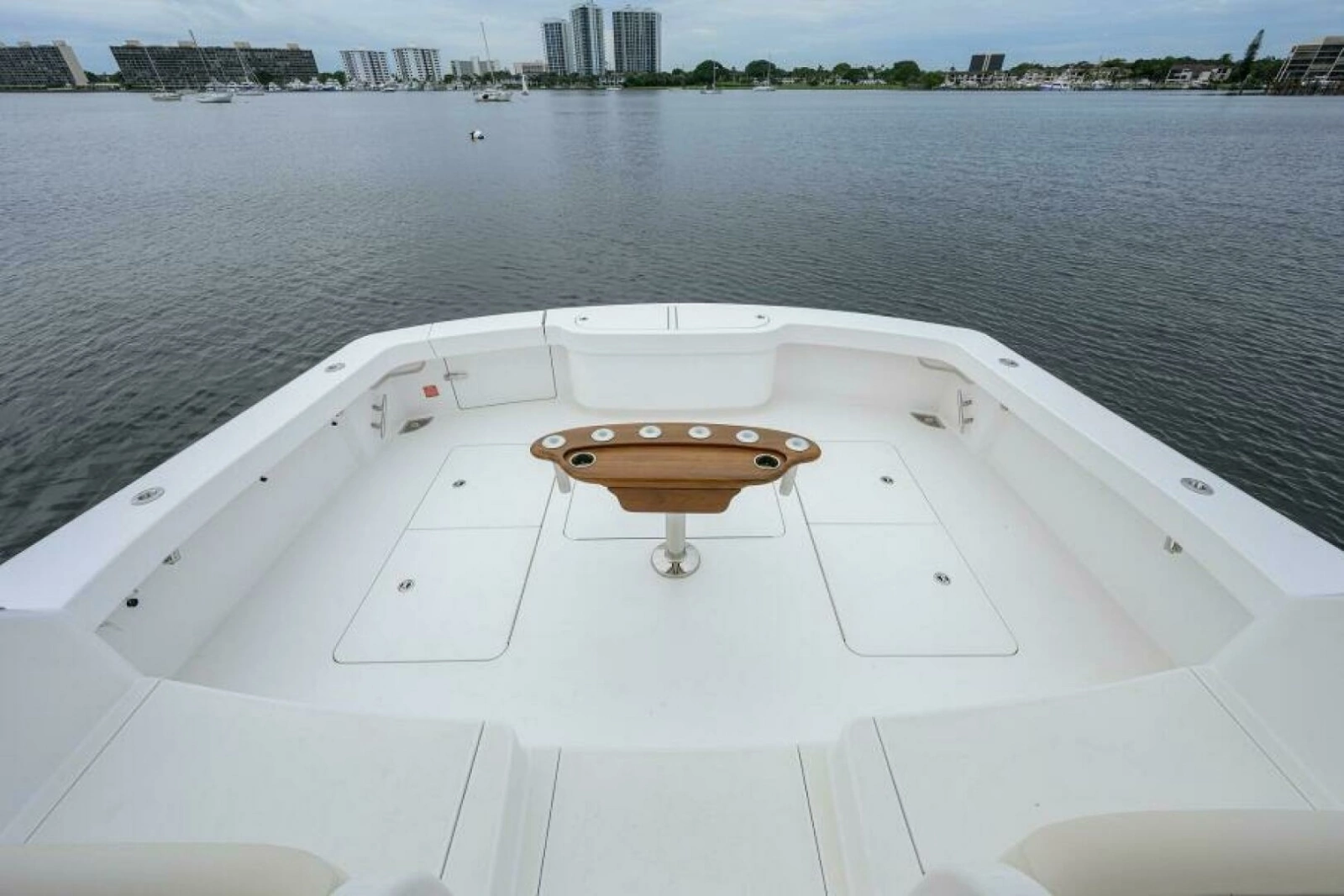 Viking 54 - TROUBLE FREE - Cockpit