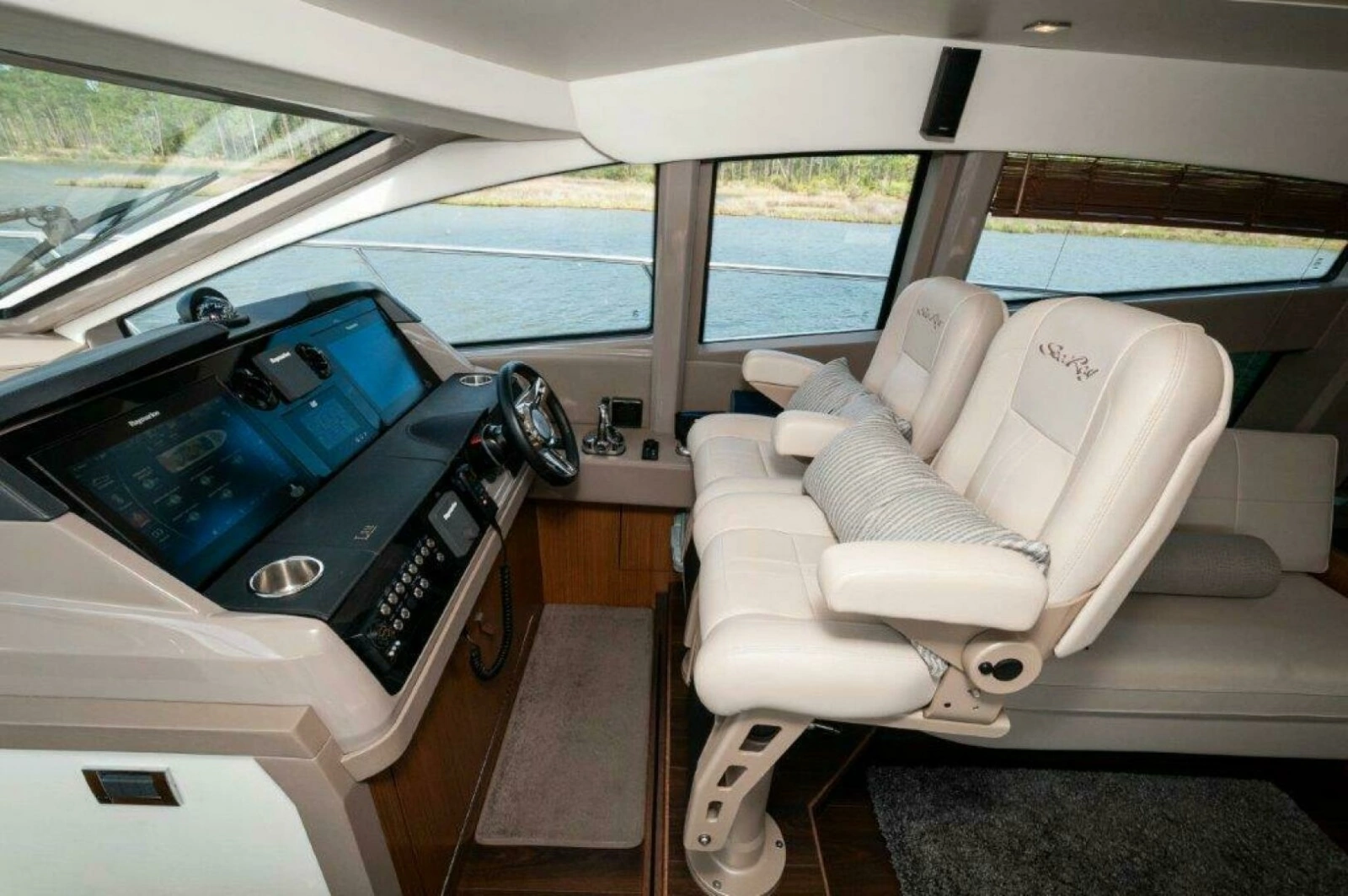 2018 Sea Ray L550 Flybridge photo 31