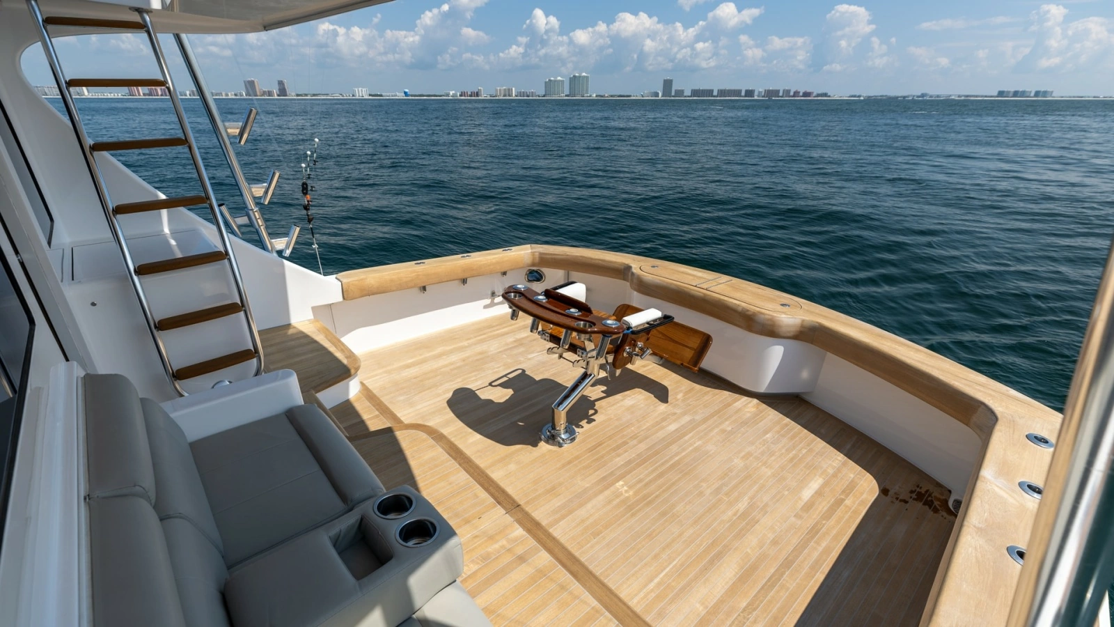 2021 65 Hatteras GT On the DL Cockpit (6)