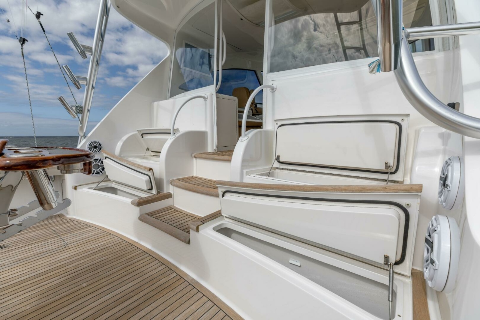 52' 2015 Viking 52 Sport Tower