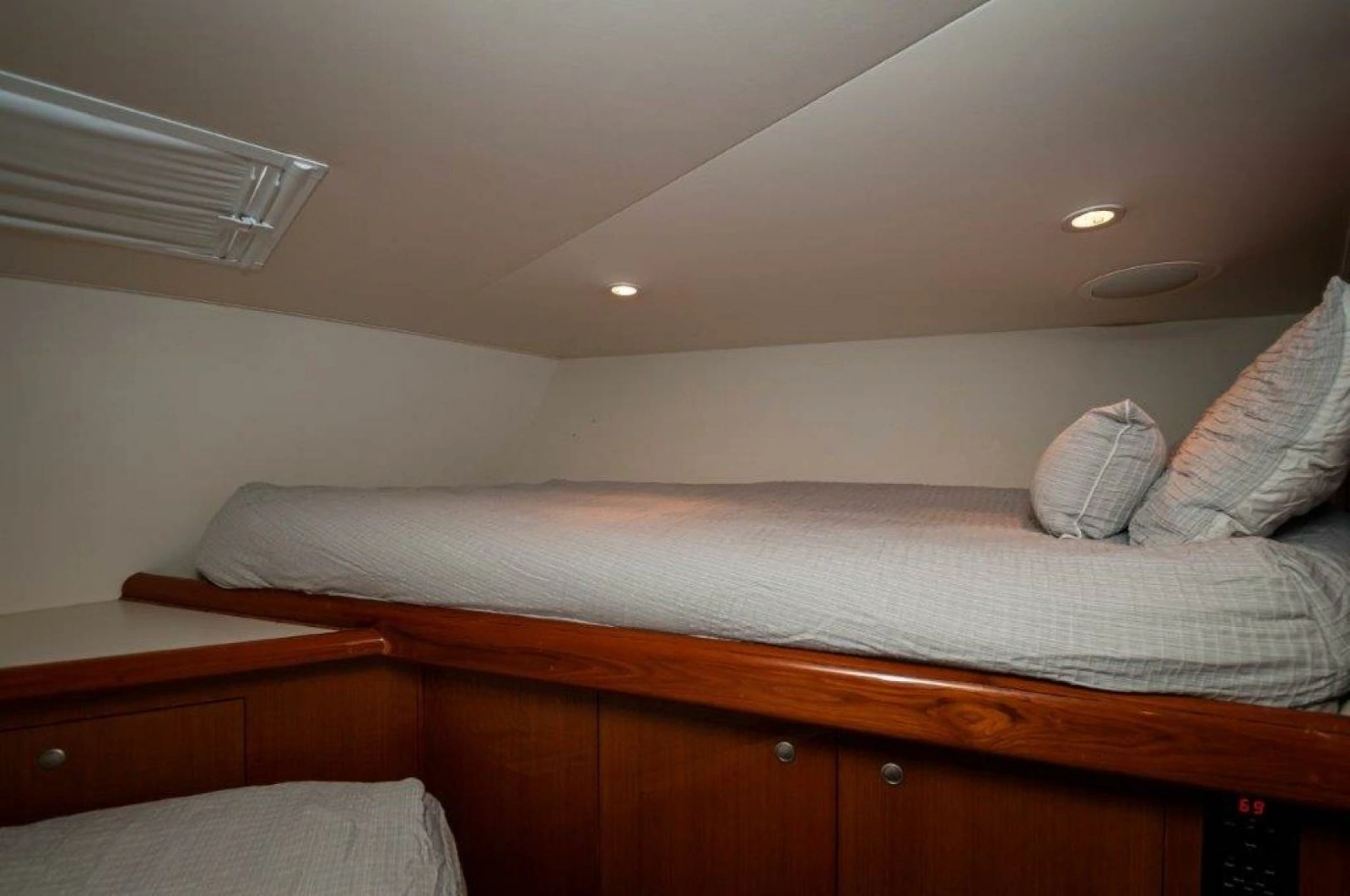 Viking 2001 61 Convertible VIP Stateroom