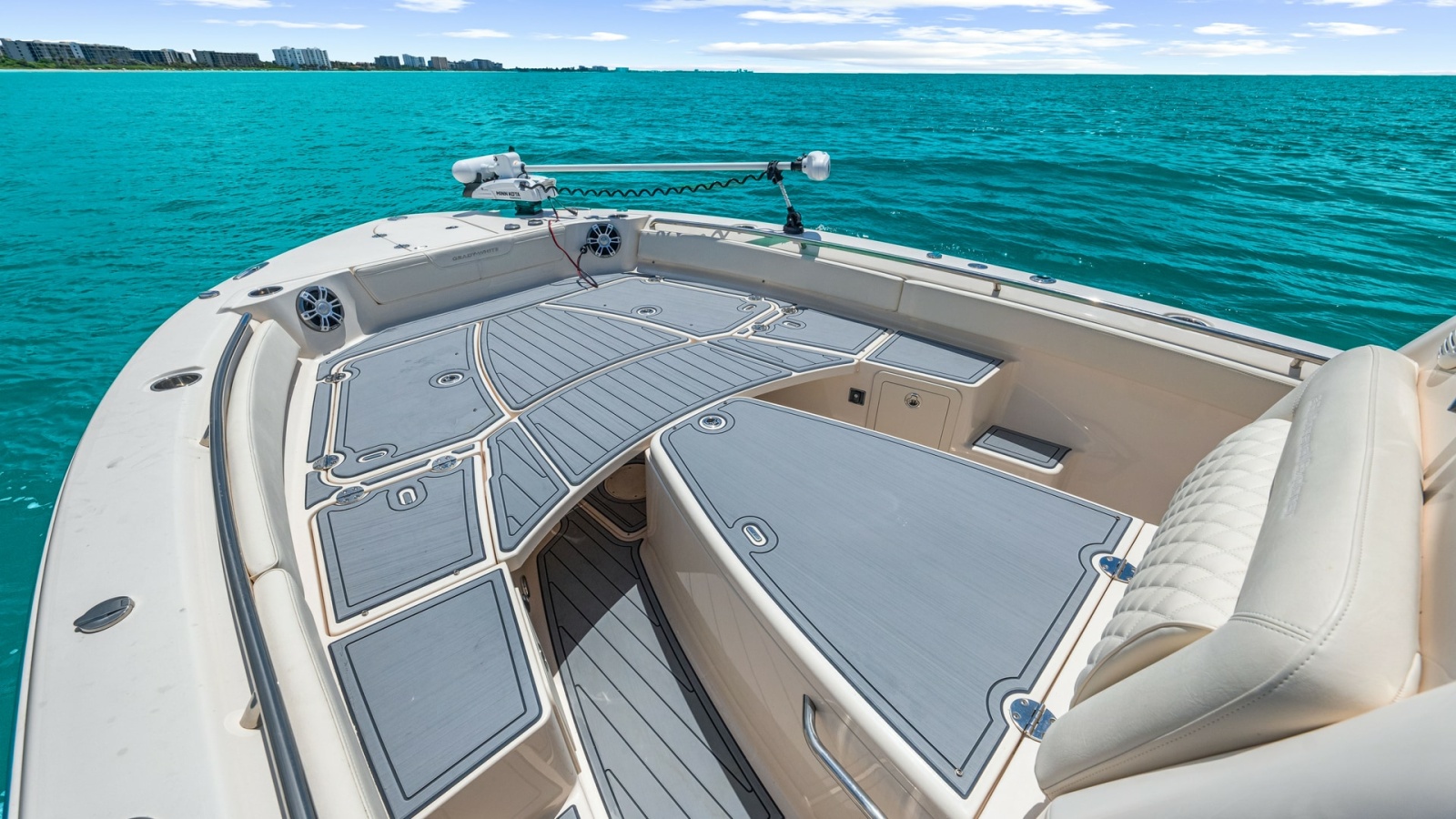 2024 Grady-White 281 CE Spacious Bow Area with Seating