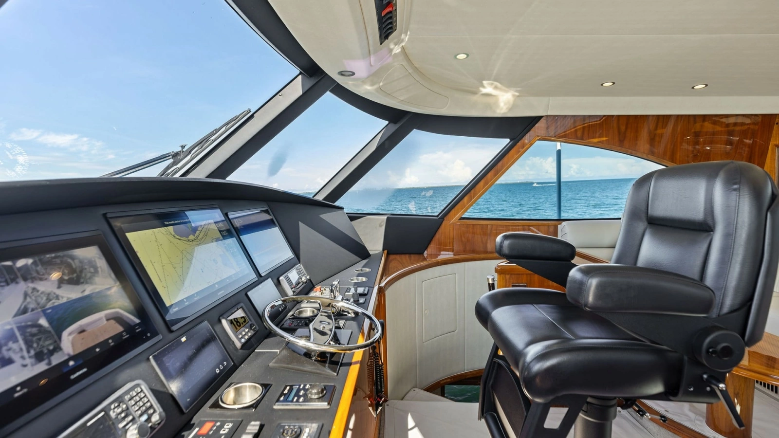 Enclosed Bridge Helm Station