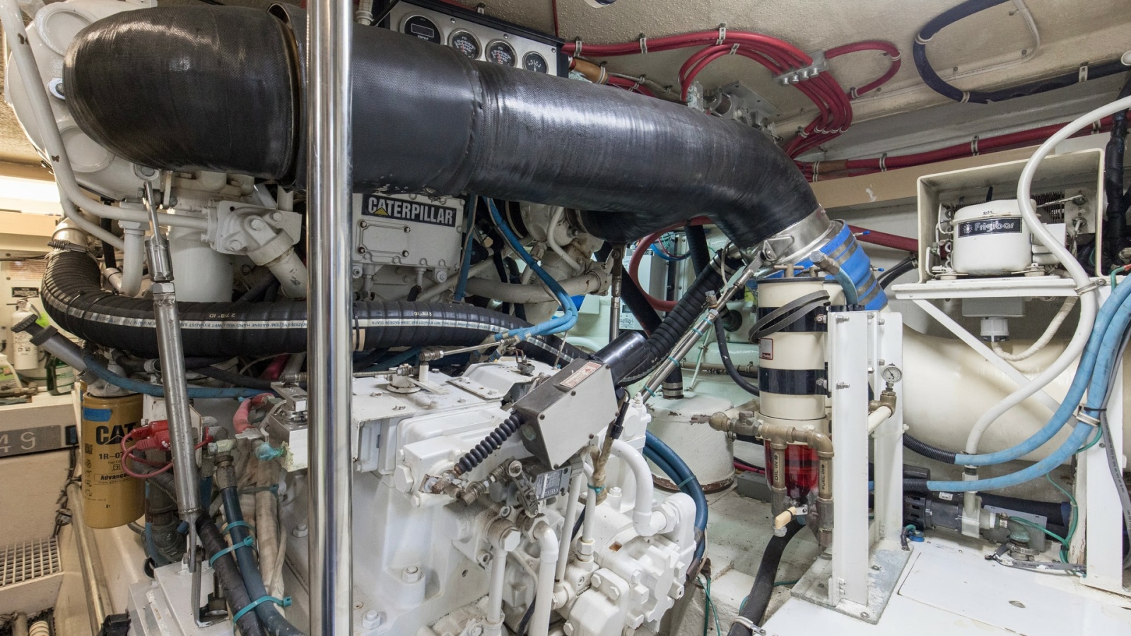 1999 Hatteras 60 Enclosed Bridge Better Days Engine Room (1)