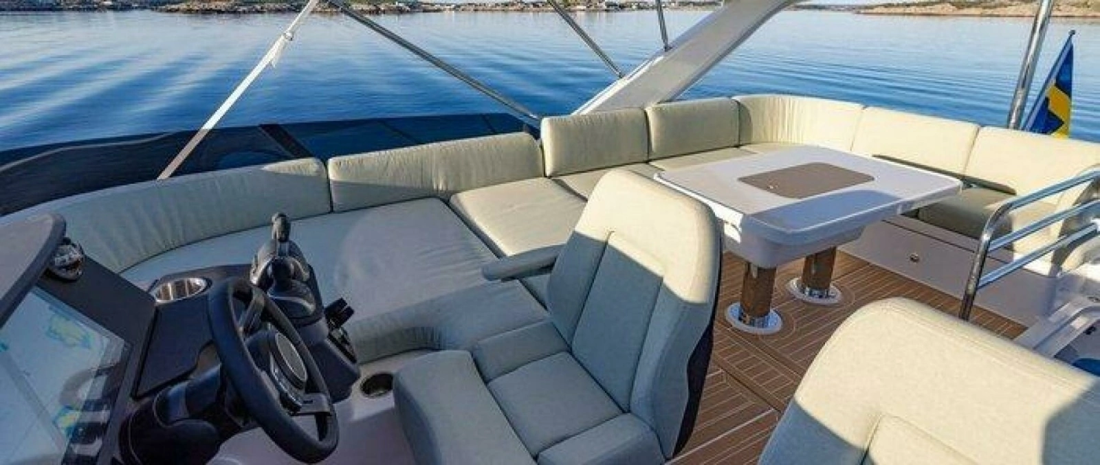 Nimbus 495 Flybridge Command Deck