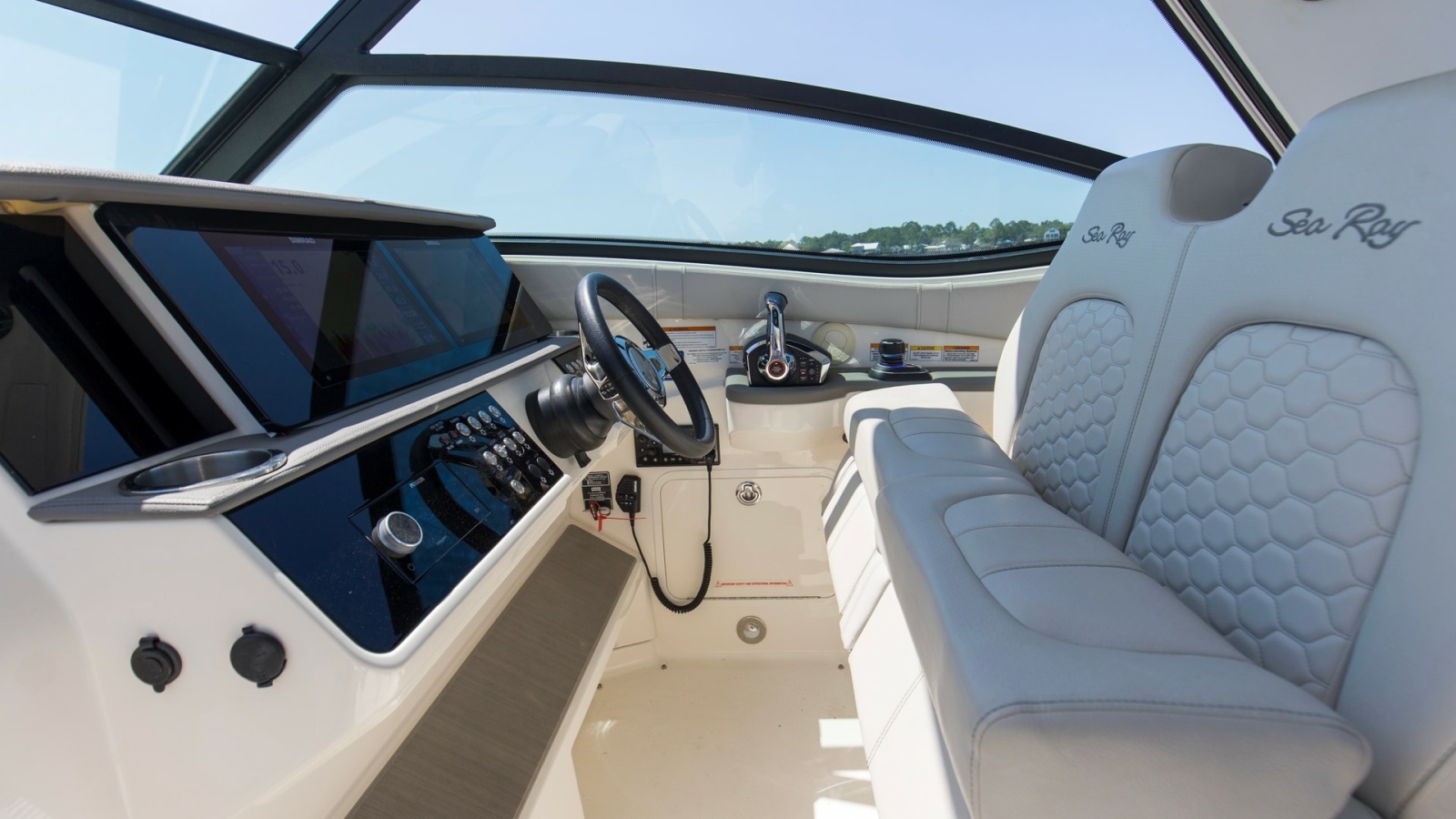 2022 32 Sea Ray 320 Sundancer OB Raya Sunshine Helm (4)