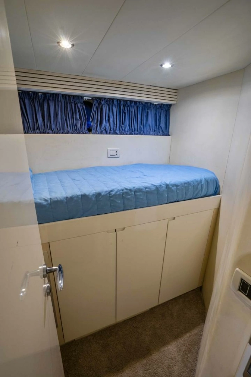 2005 Pershing 76 Motor Yacht - Denise - Berth