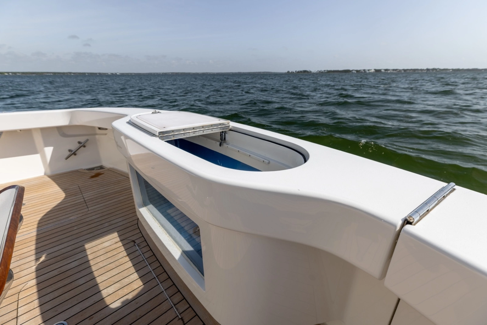 2018 52 Viking Sport Tower Wild Eagle Livewell (1)