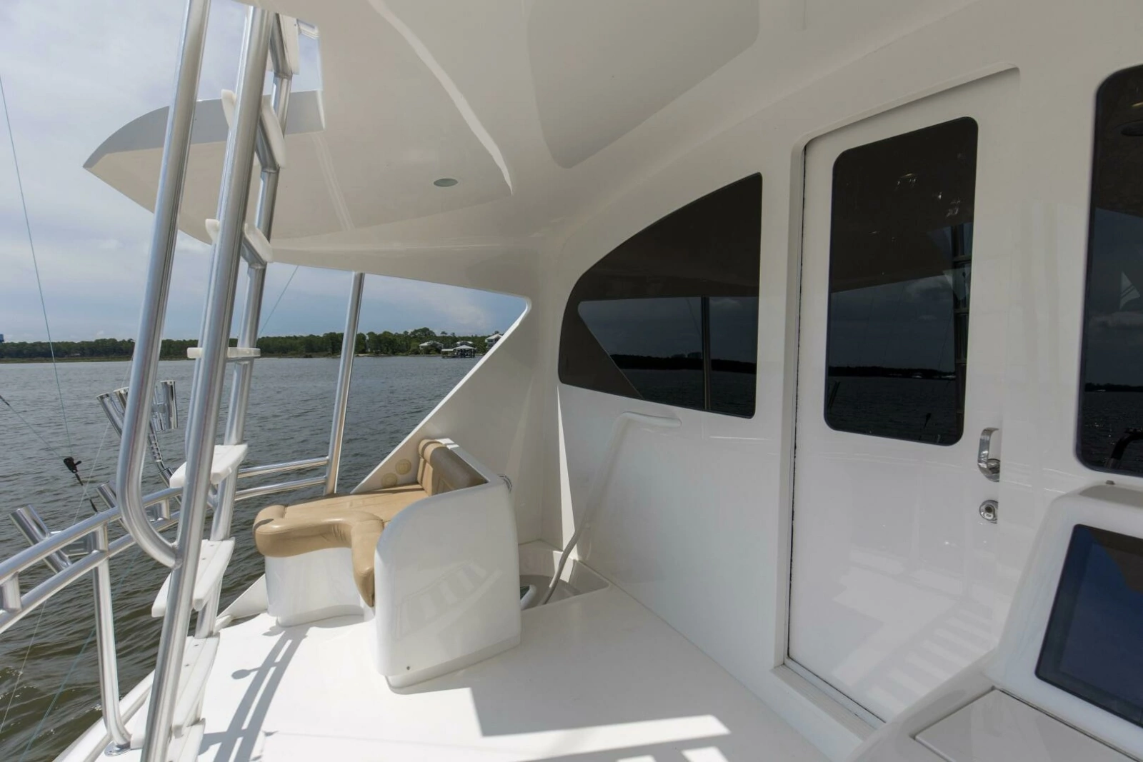 2016 92 Viking Enclosed Bridge Touche Bridge Deck