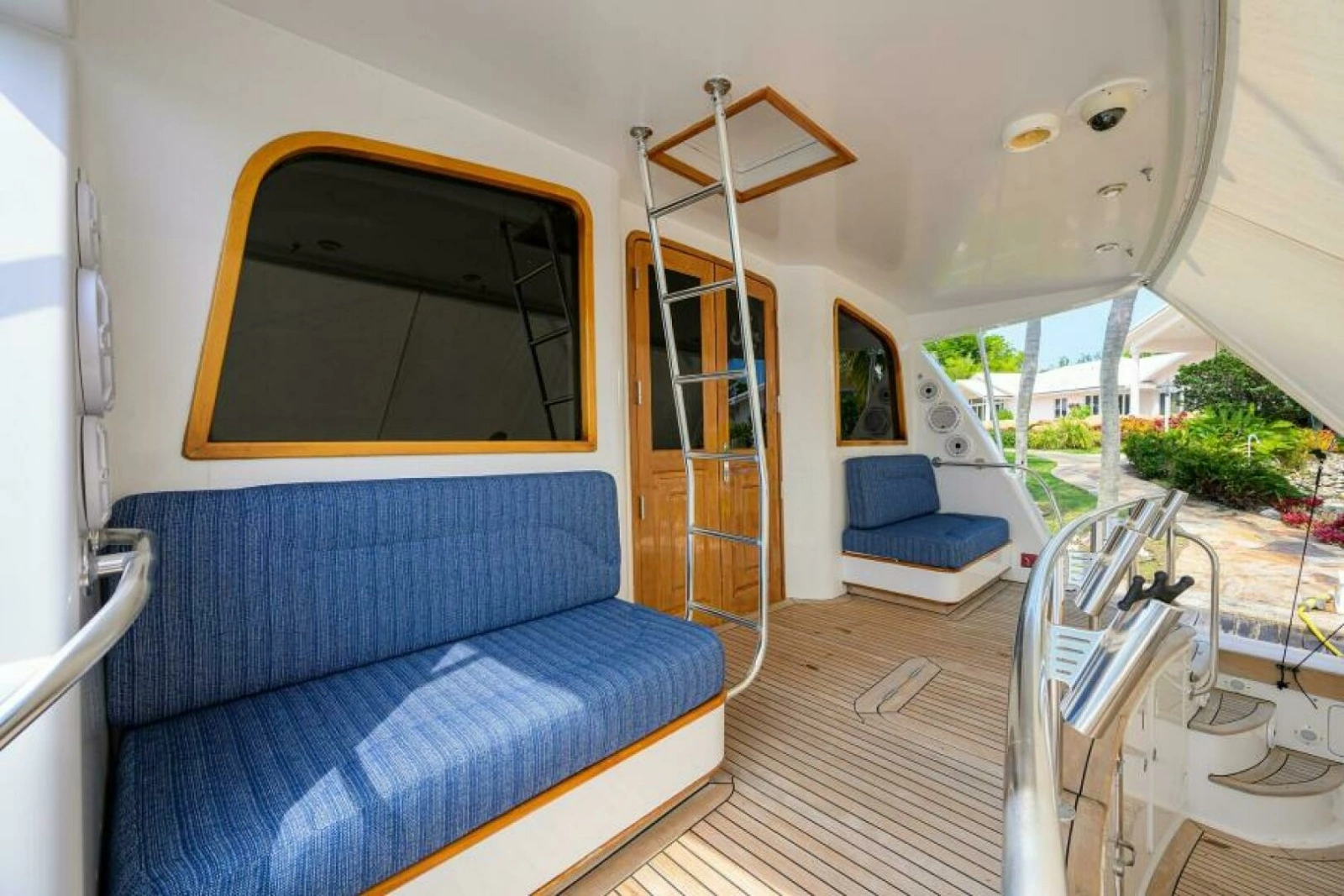2004 Sea Force IX 82 Enclosed Bridge