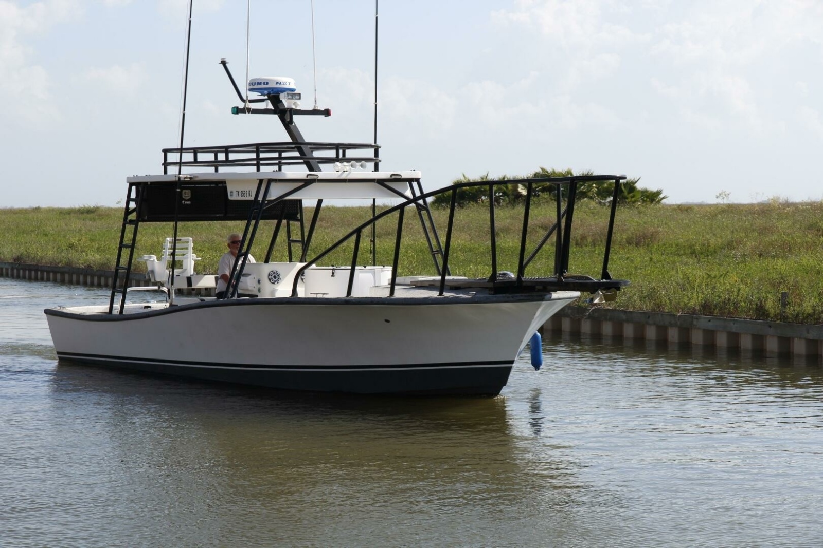 31' 1997 Custom 31 Center Console