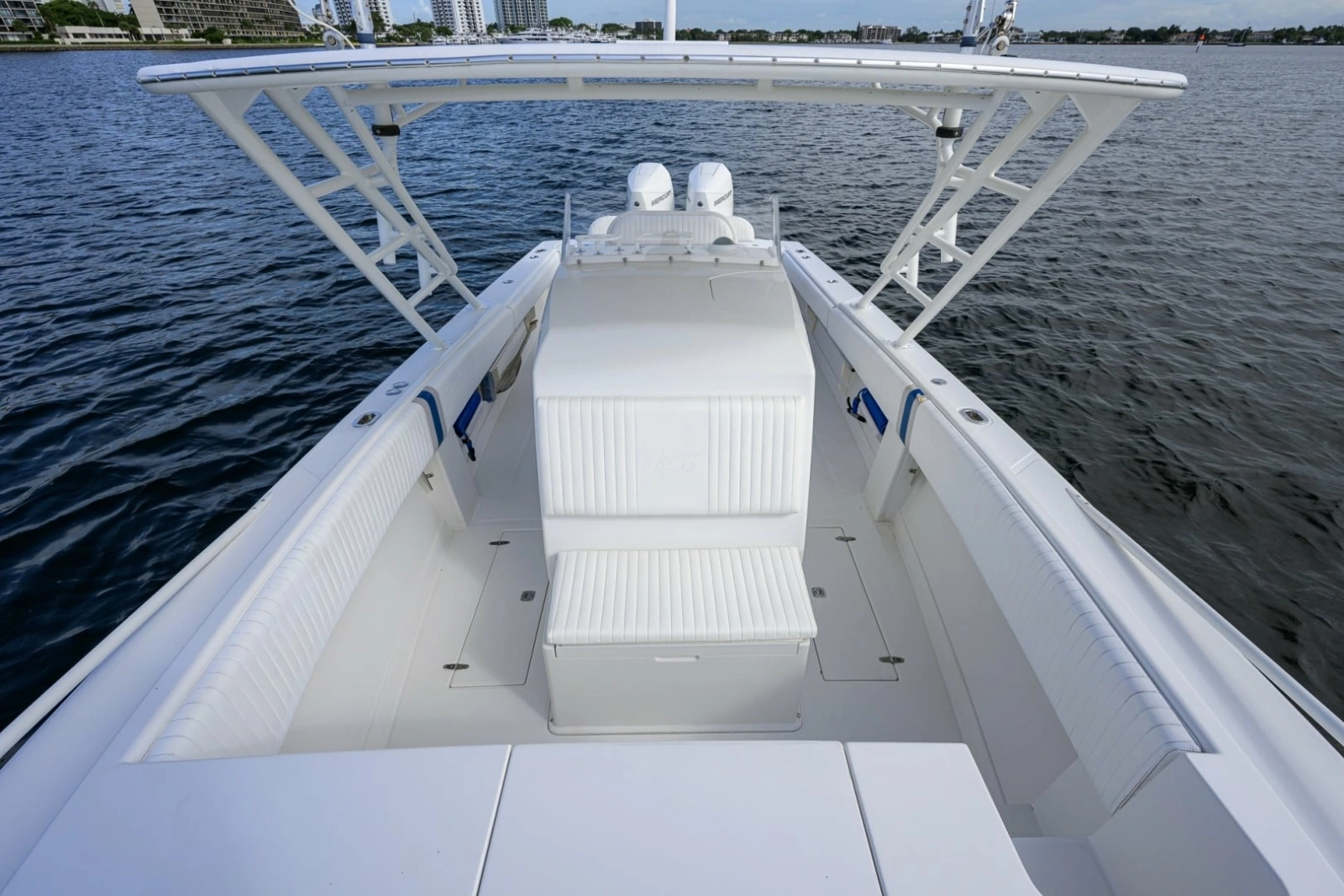Jupiter 31 Forward Seating