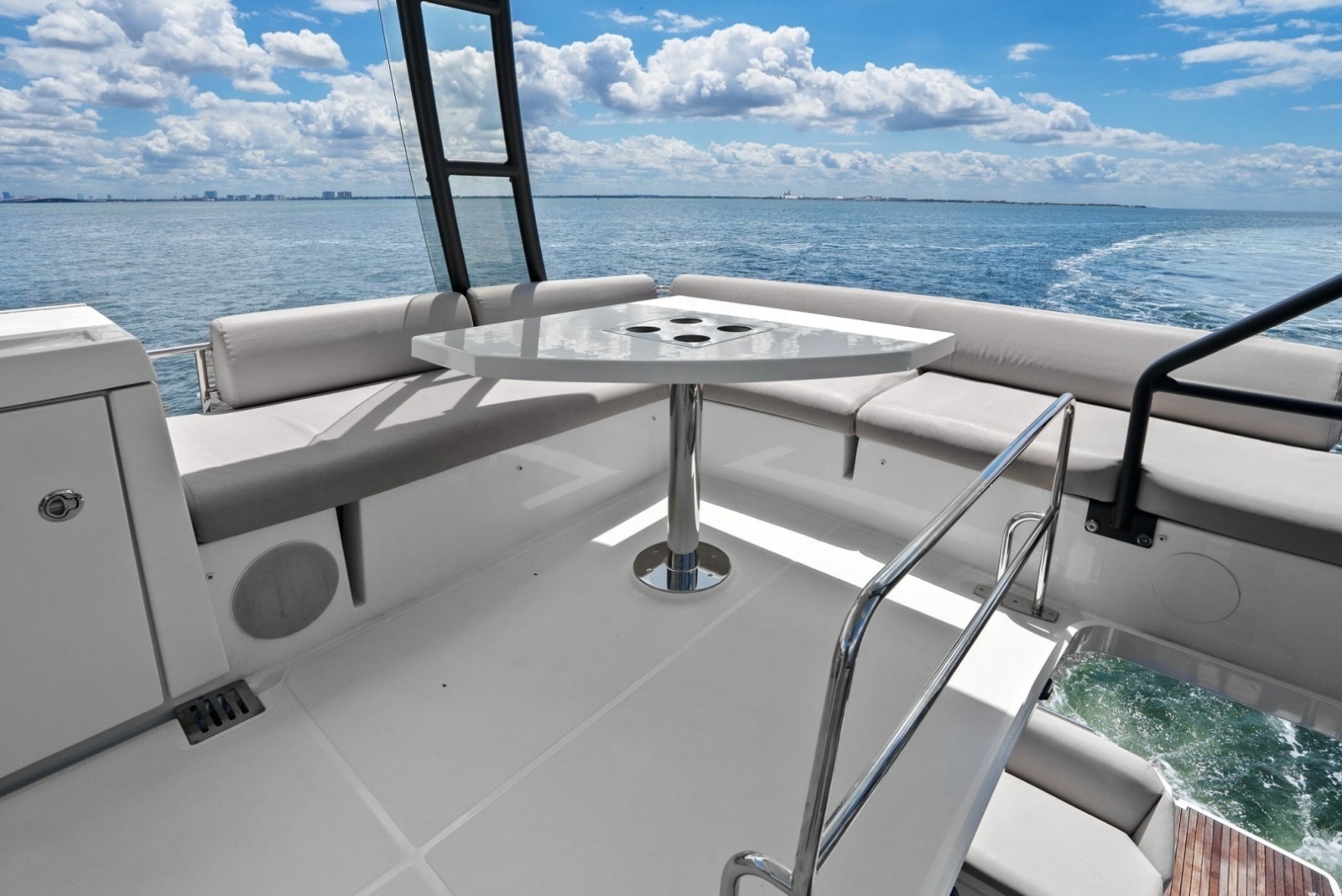 2020 Prestige 460 Flybridge