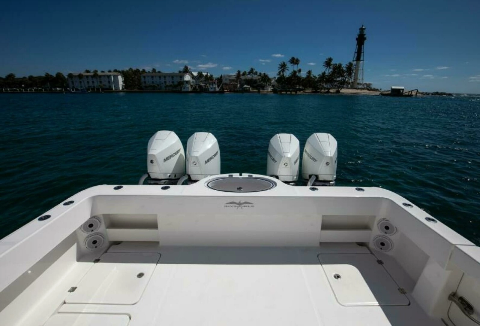 Invincible 35 Emanon - Exterior Cockpit
