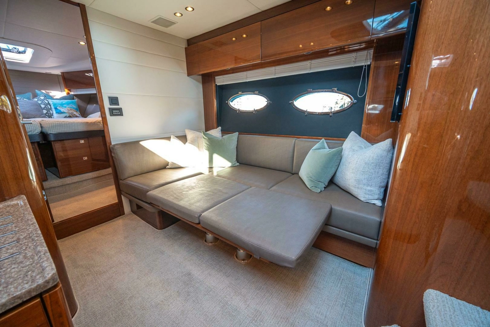 2016 Princess V48
