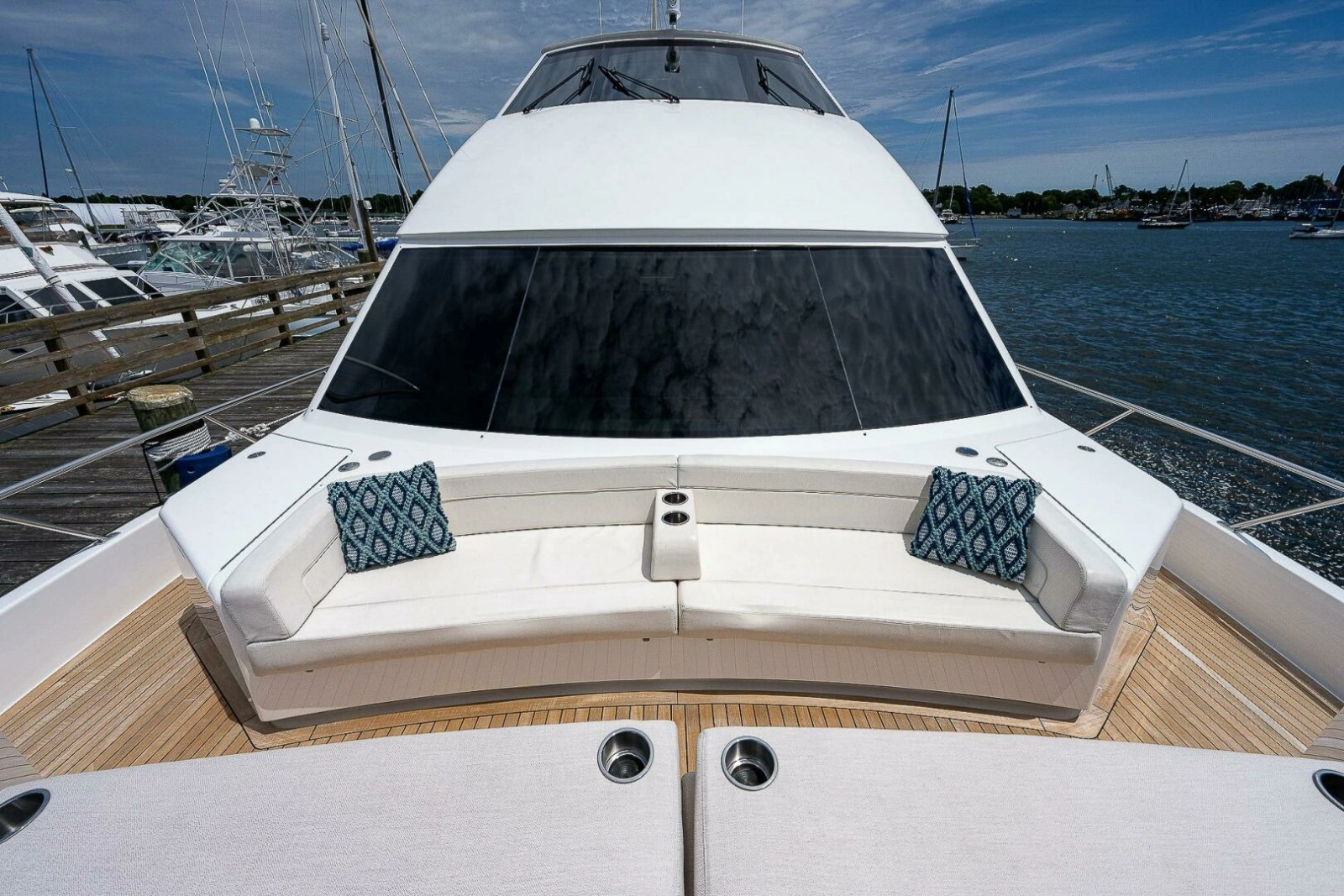 Viking 75 MIRAGE -  Bow