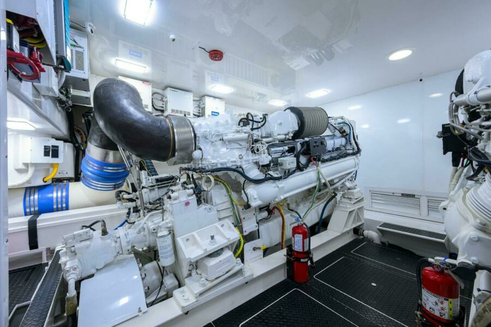 Viking 82 BLU FROG - Engine Room