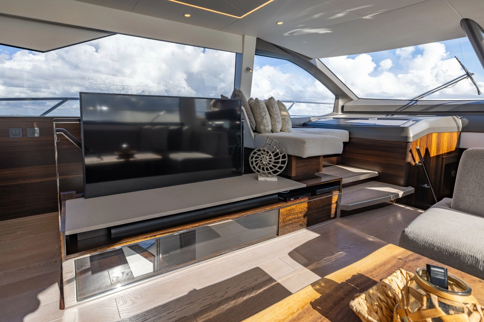 2022 Sunseeker Manhattan 68