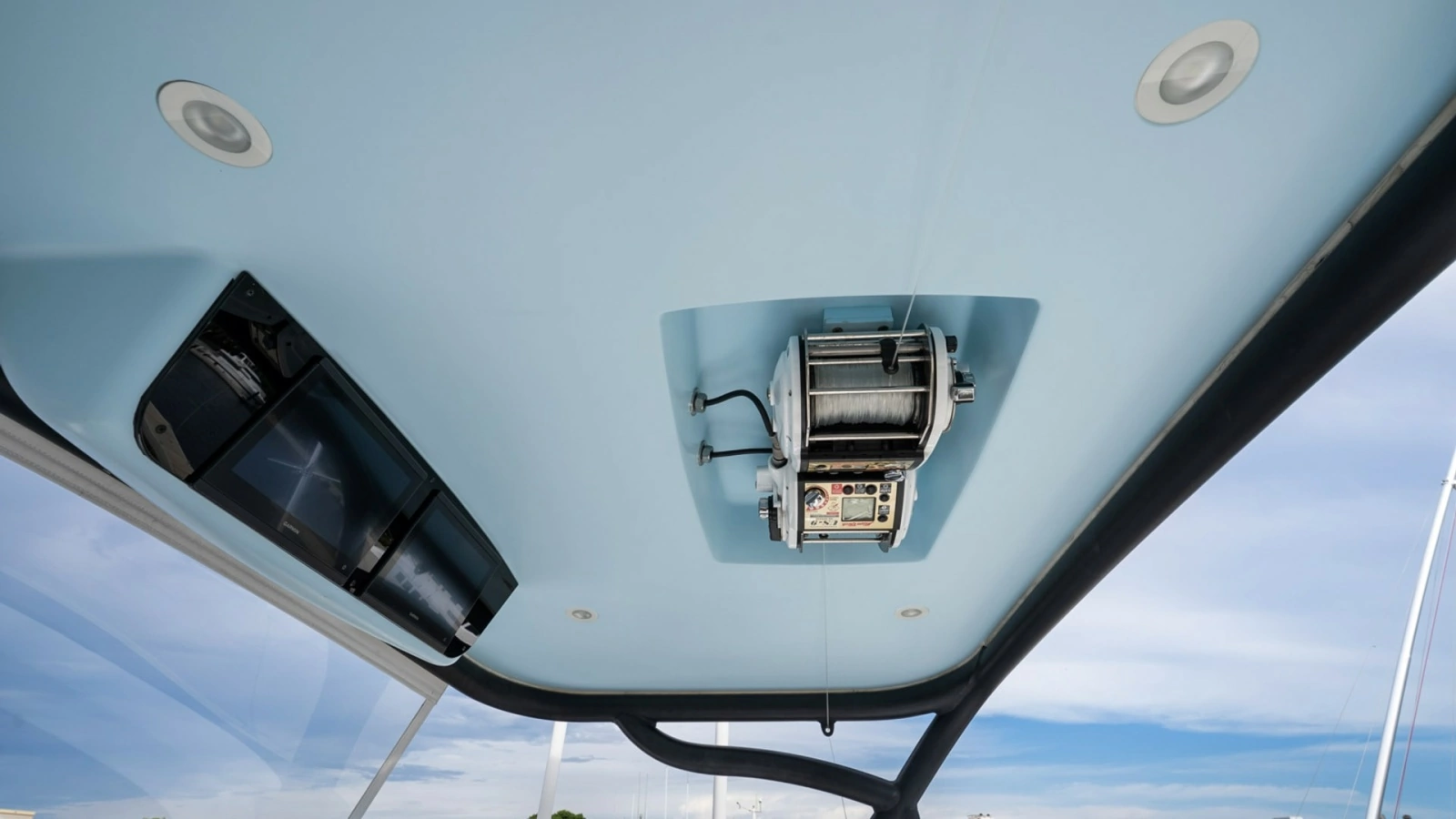 Enclosed Bridge Ceiling with Outrigger