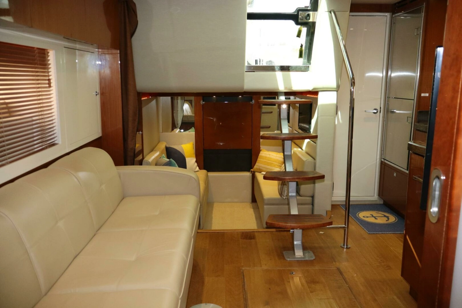 2015 Sea Ray 410 Sundancer photo 4