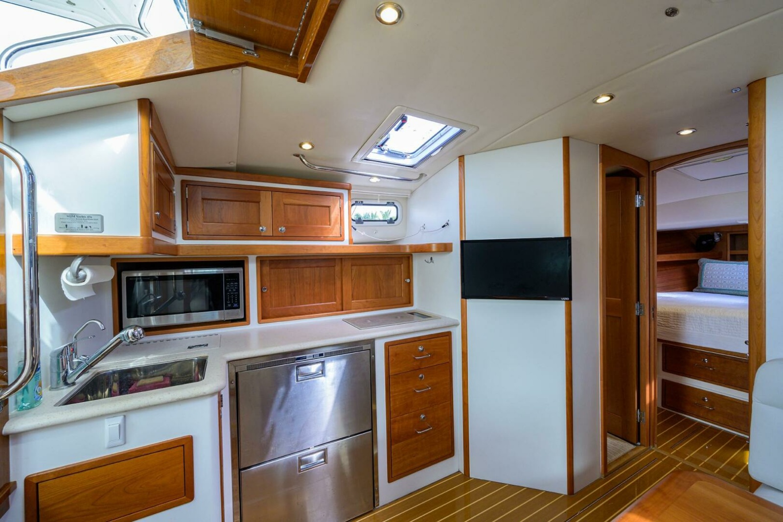 MJM 43 Scout - Interior Cabin