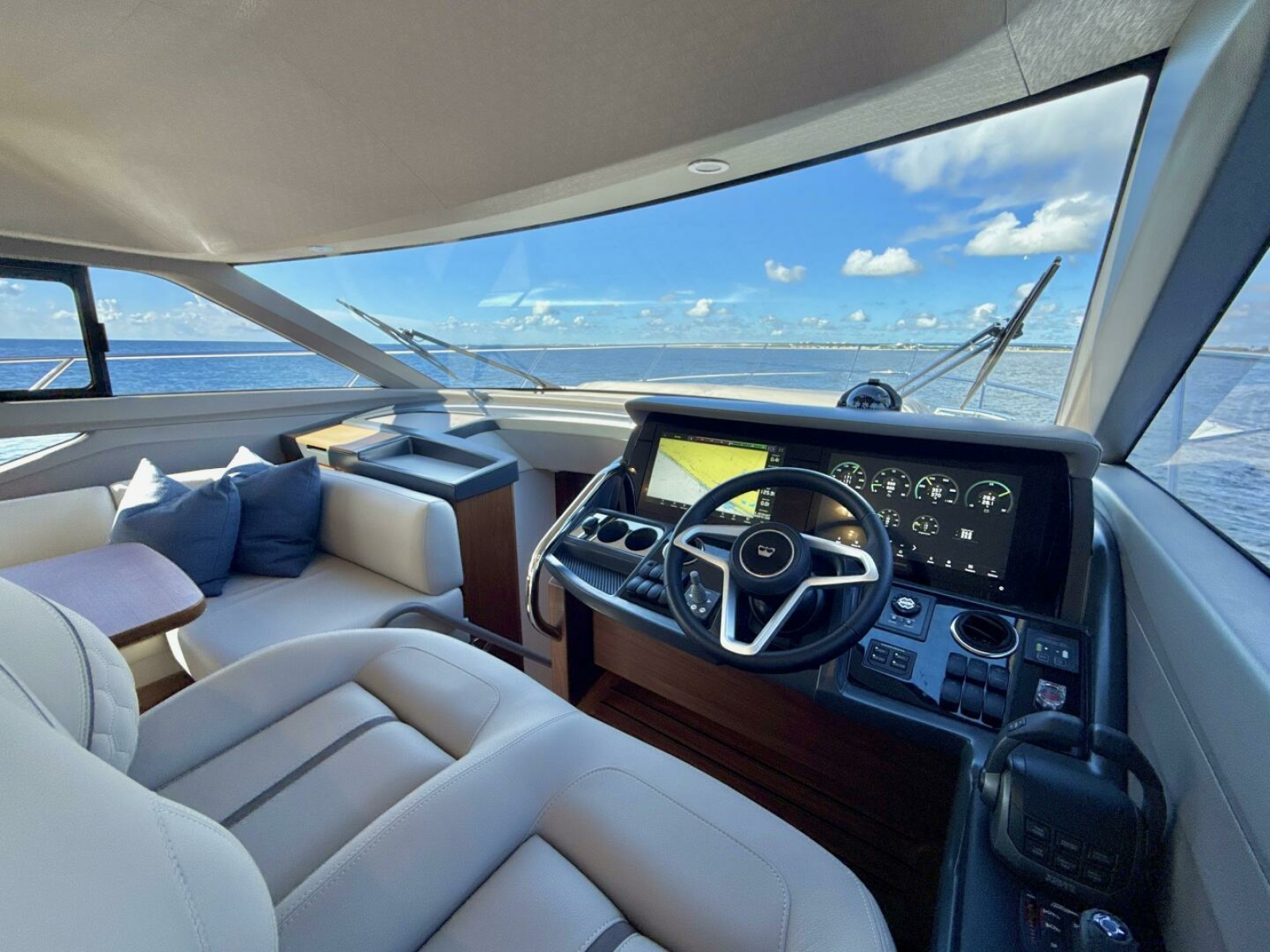 Princess 50 - Helm