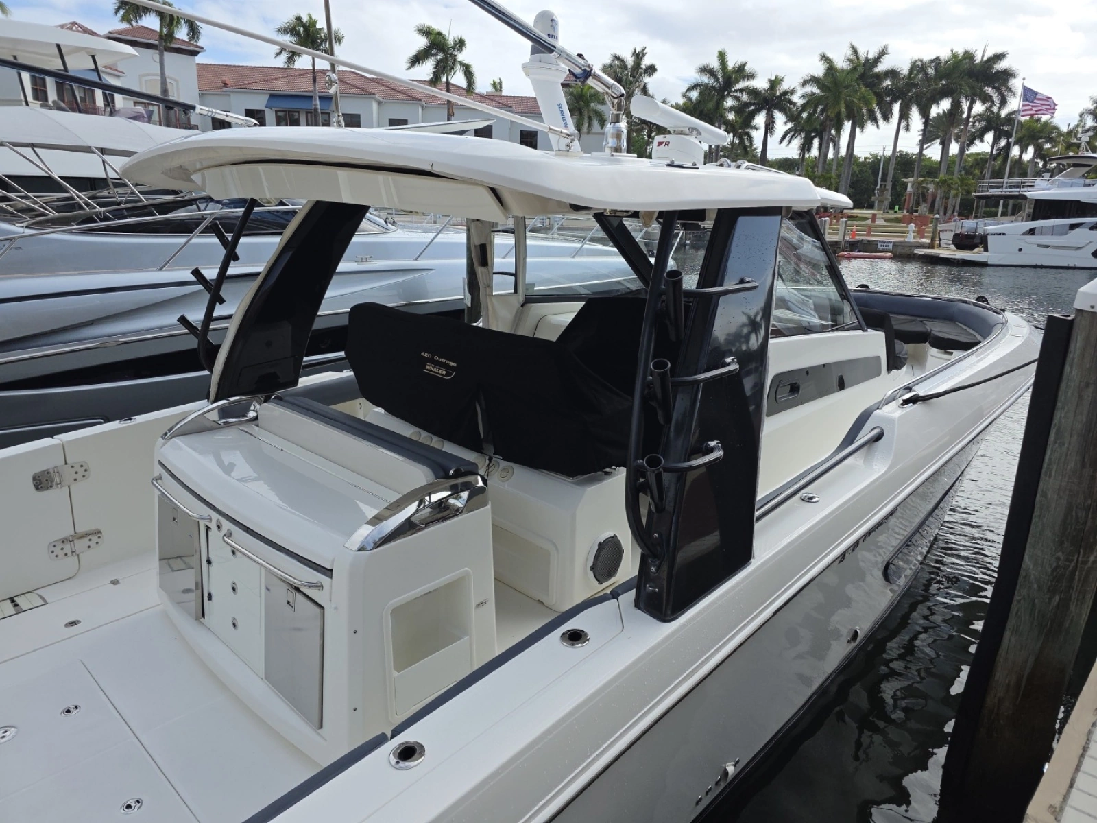 2021 Boston Whaler 420 Outrage BFT-Profile