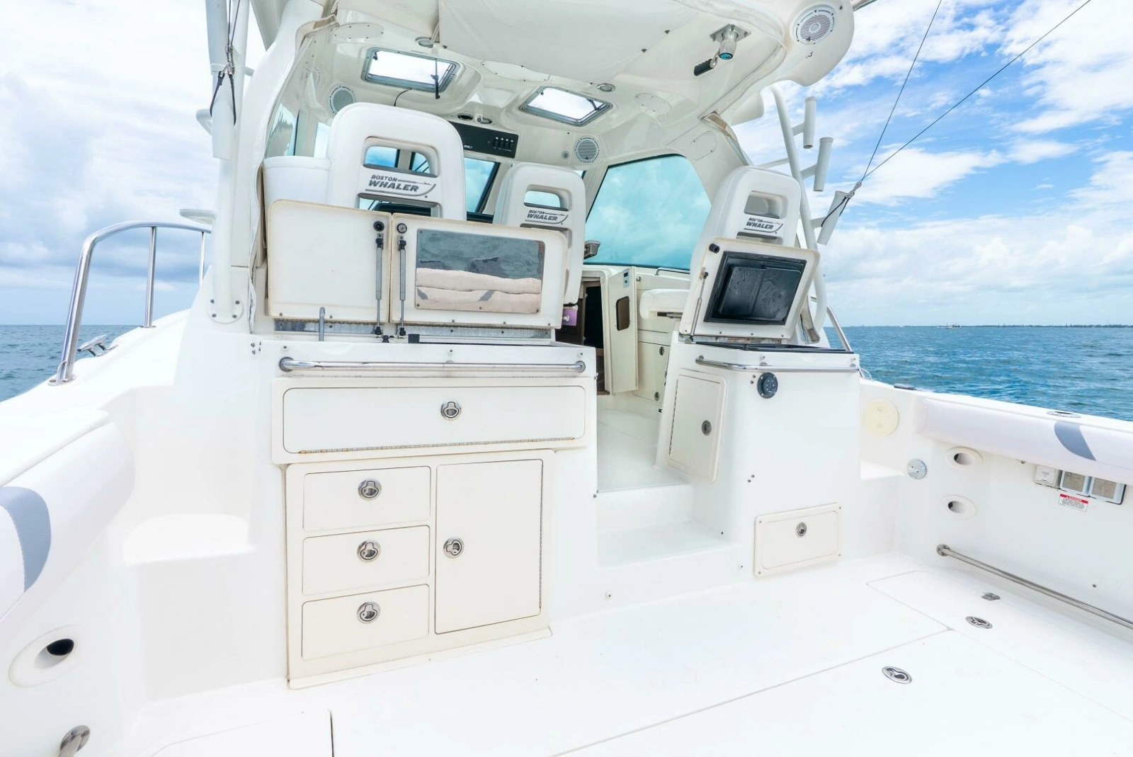2012 Boston Whaler 345 Conquest - Helm