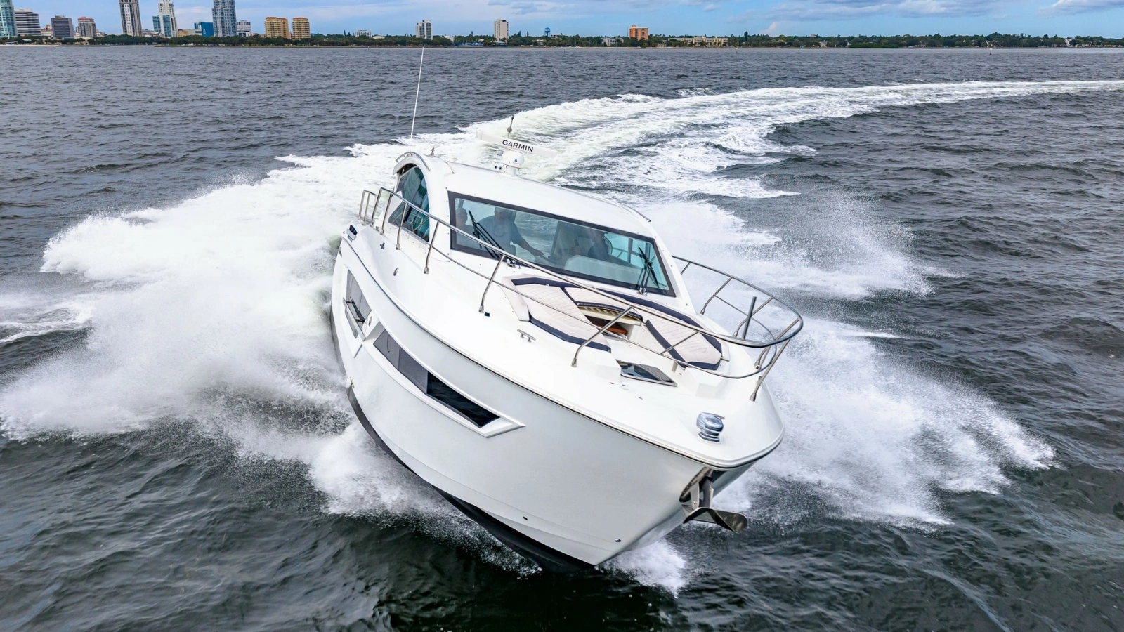 Dynamic Bow View in Motion