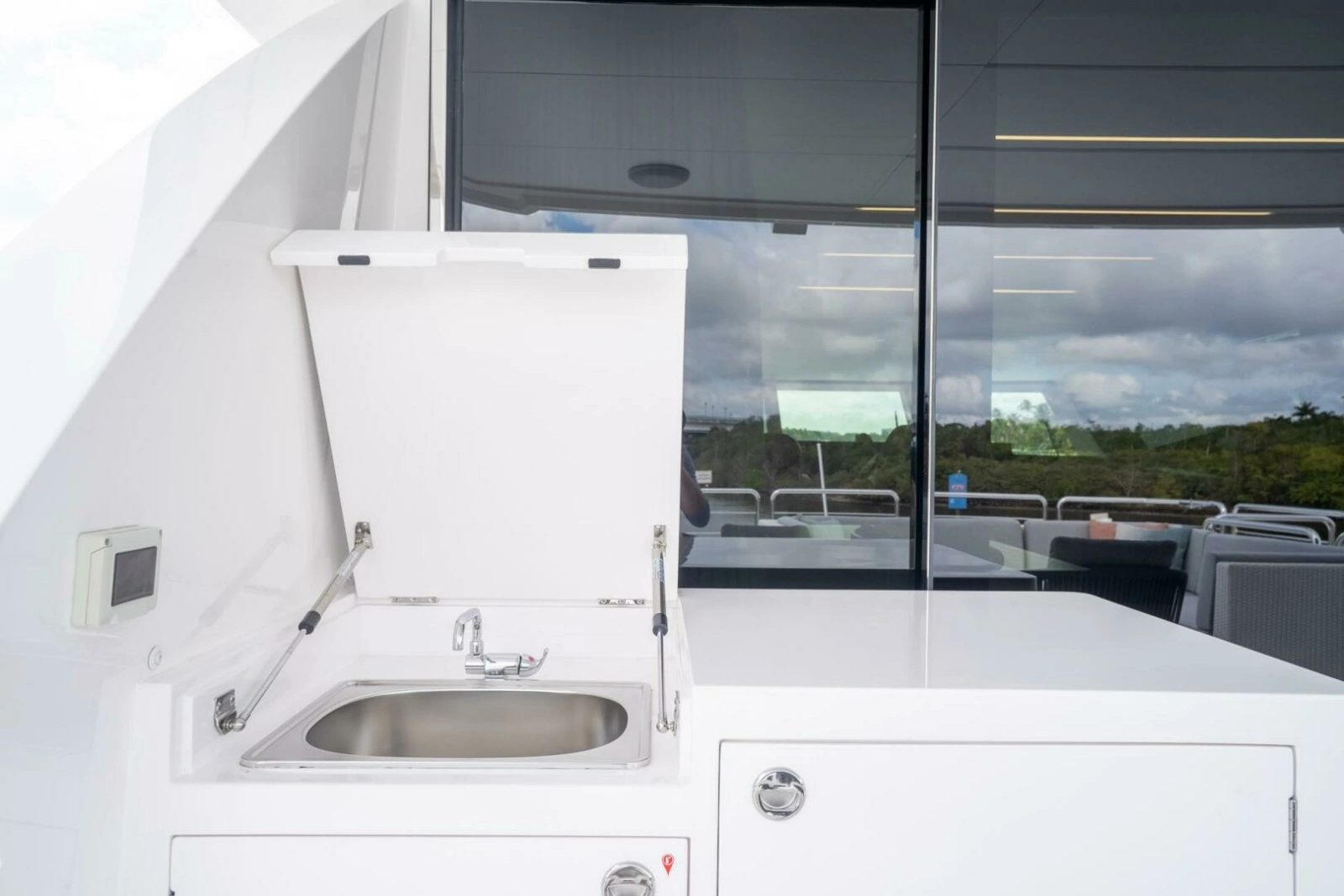 Horizon FD80 SHERI LYNN - Exterior Flybridge Aft