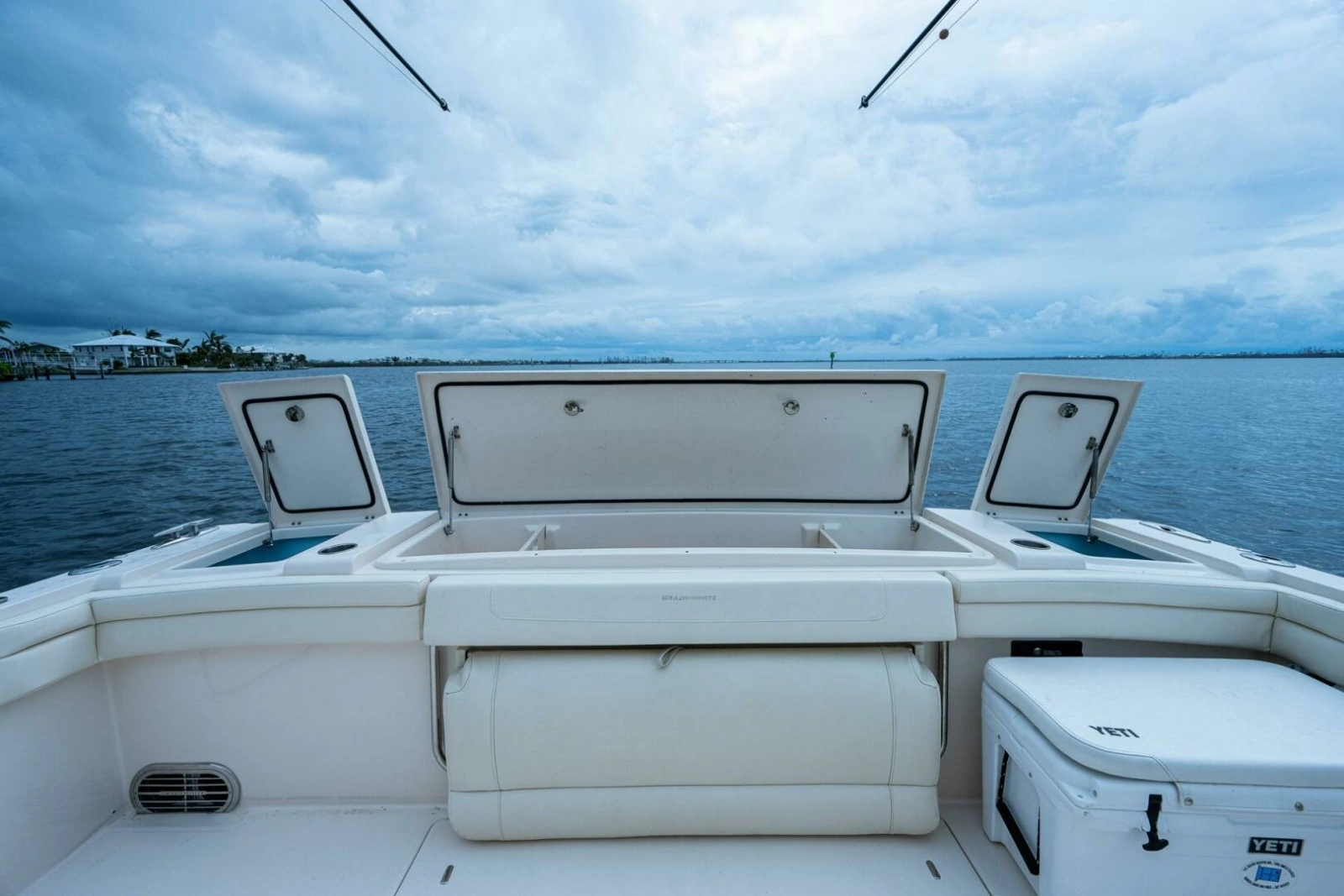 Grady White 45 Pura Vida - Exterior Cockpit