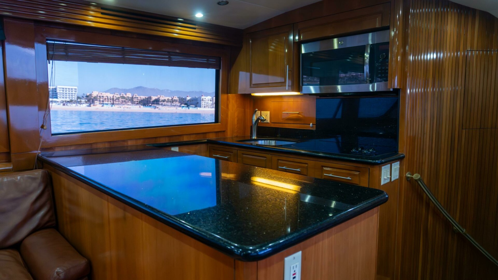 60' 2001 Hatteras 60 Convertible
