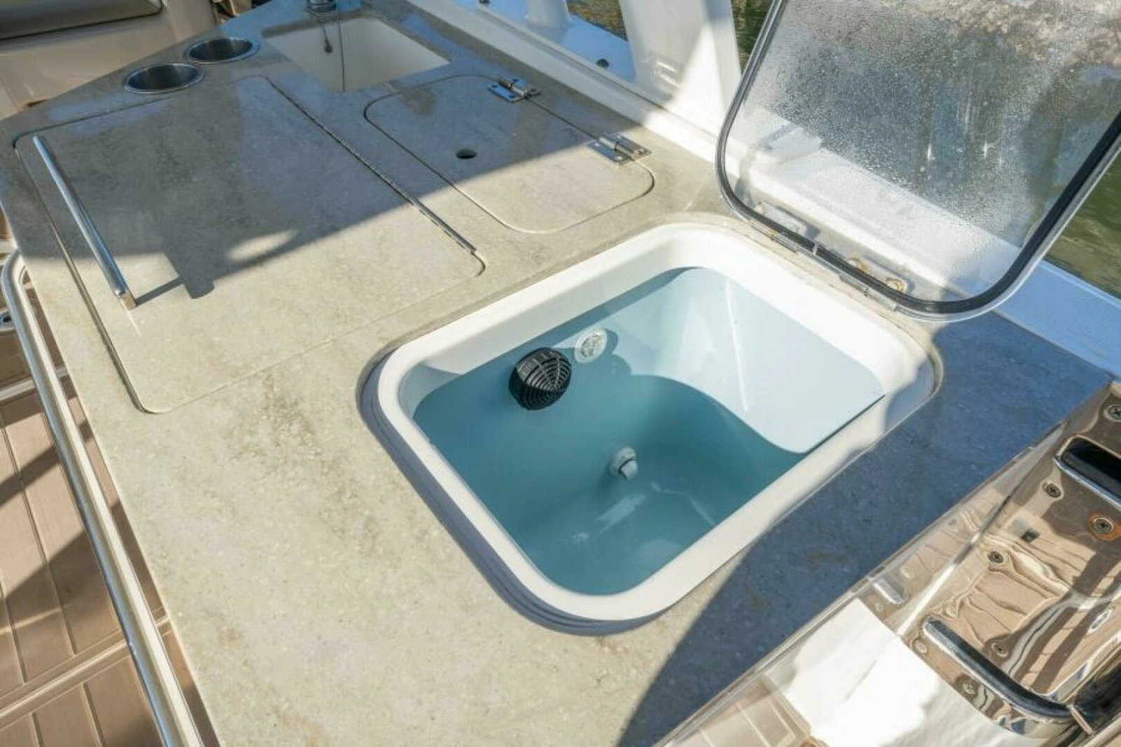 2017 Boston Whaler 320 Vantage Sutra