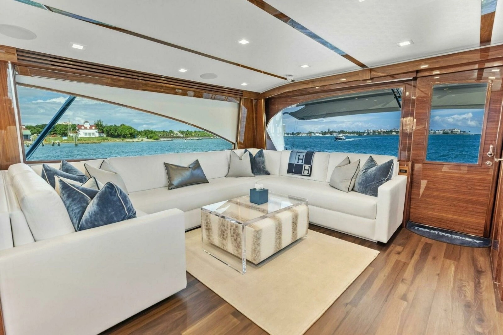 2026 Viking 82 Convertible- TEAM HARVEY I- Salon