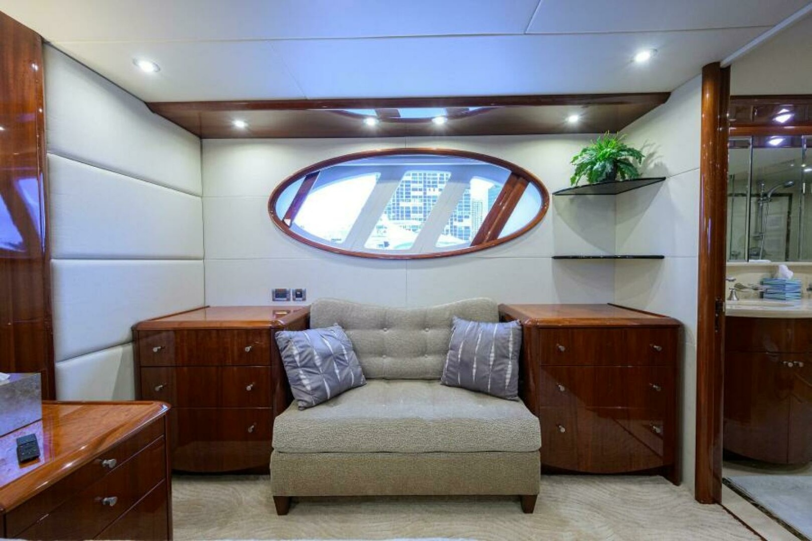 Lazzara 80 WILLYN - Master Stateroom