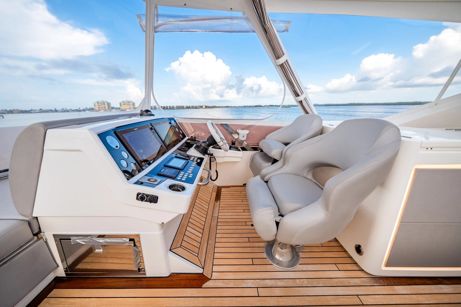 2019 Sunseeker 76 Flybridge