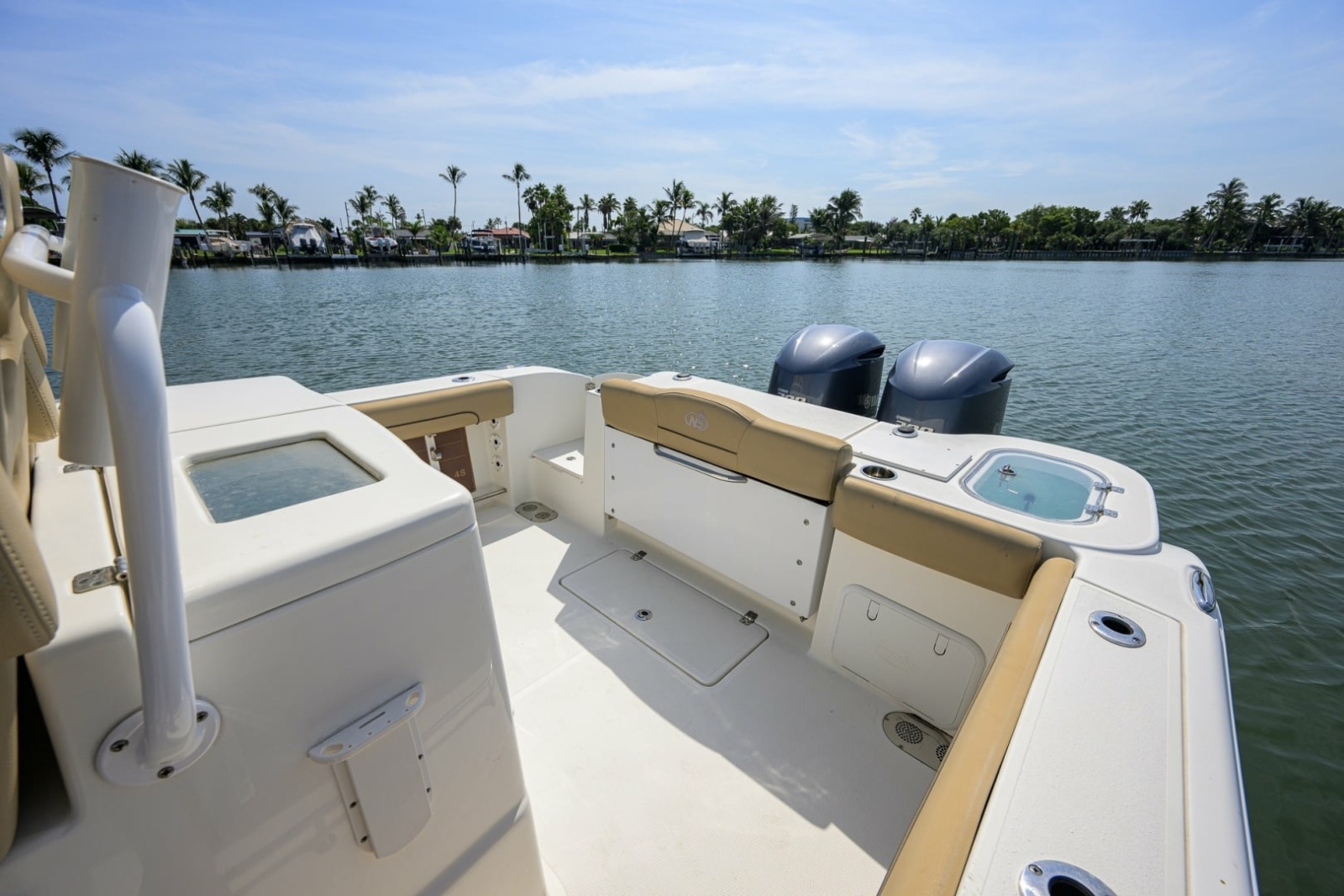 NauticStar 28 - Cockpit