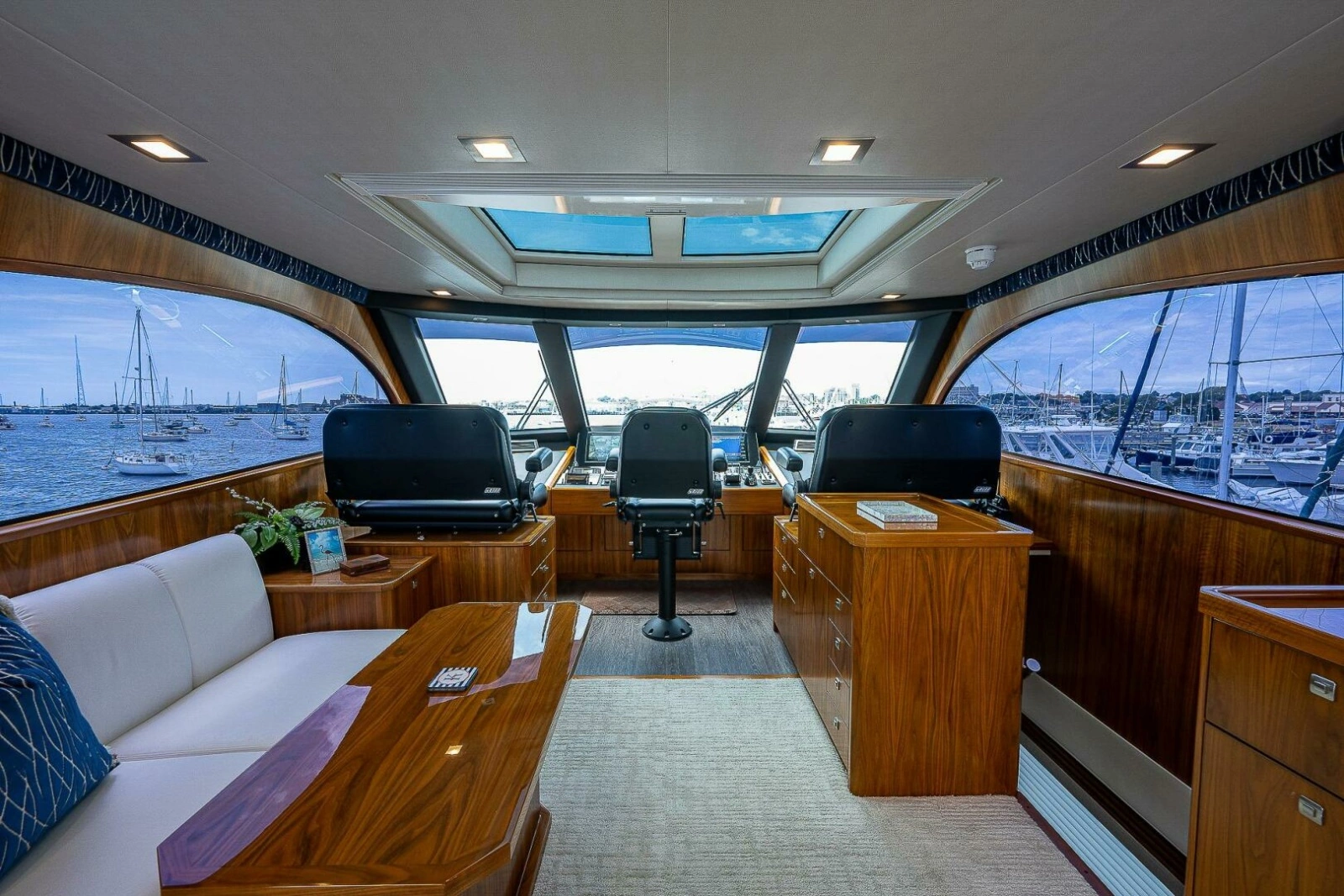 Viking 75 MIRAGE - Enclosed Flybridge