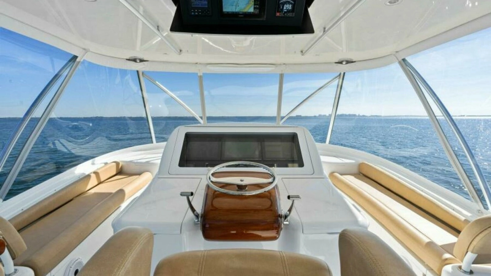 Flybridge Helm with Panoramic Views