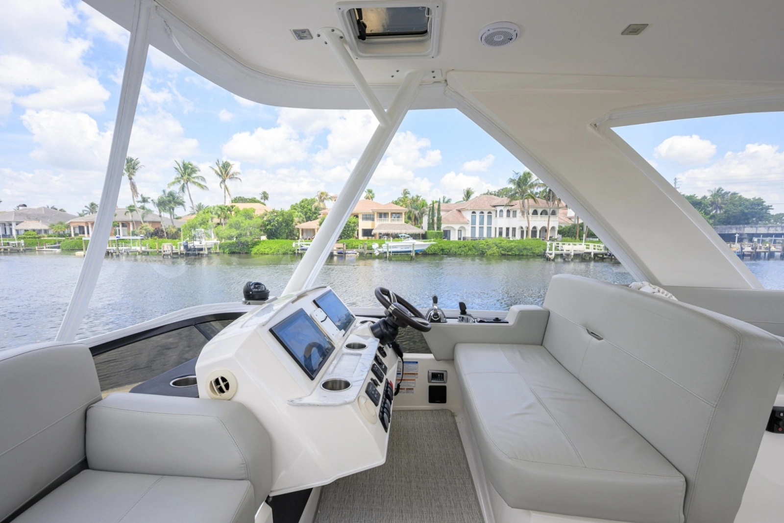Tiara 44 Daybreak - Exterior Flybridge