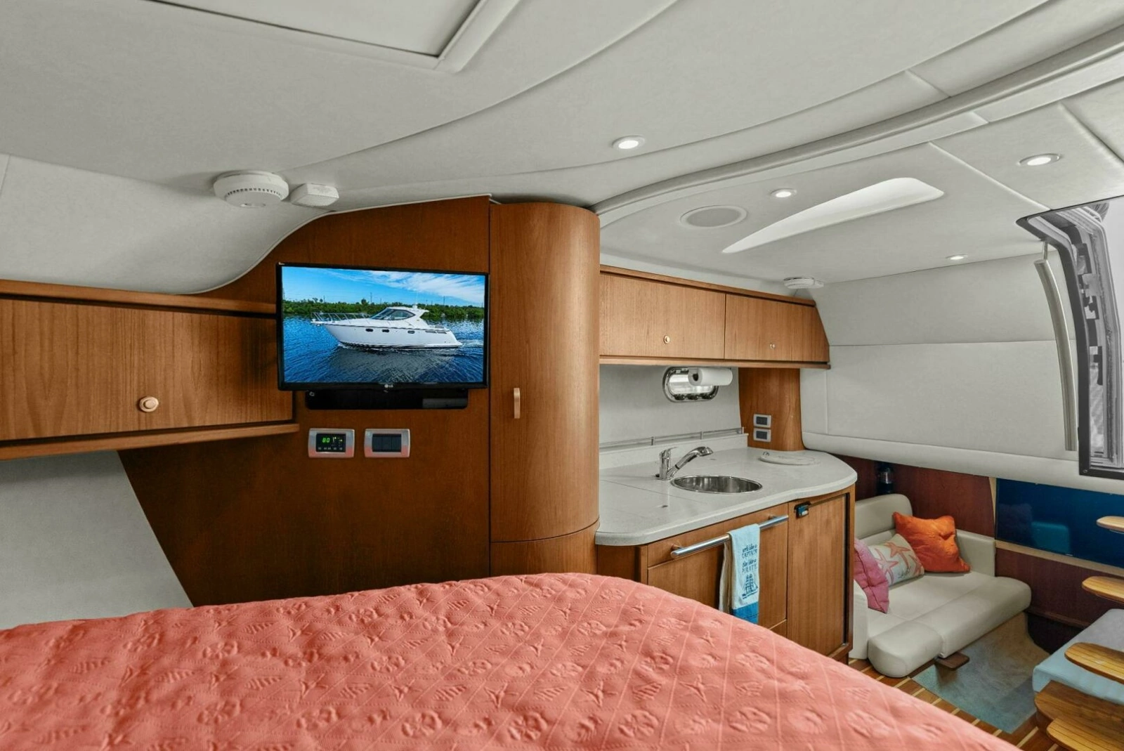 2008 Tiara Yachts 3500 Sovran "Fridge Benefit"