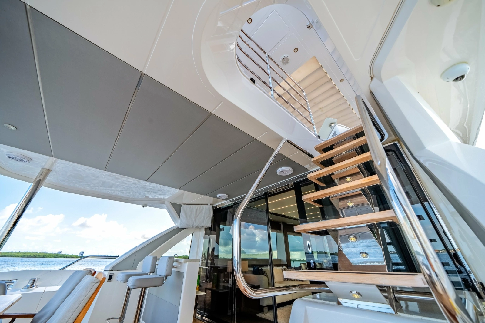 2019 Sunseeker 76 Flybridge