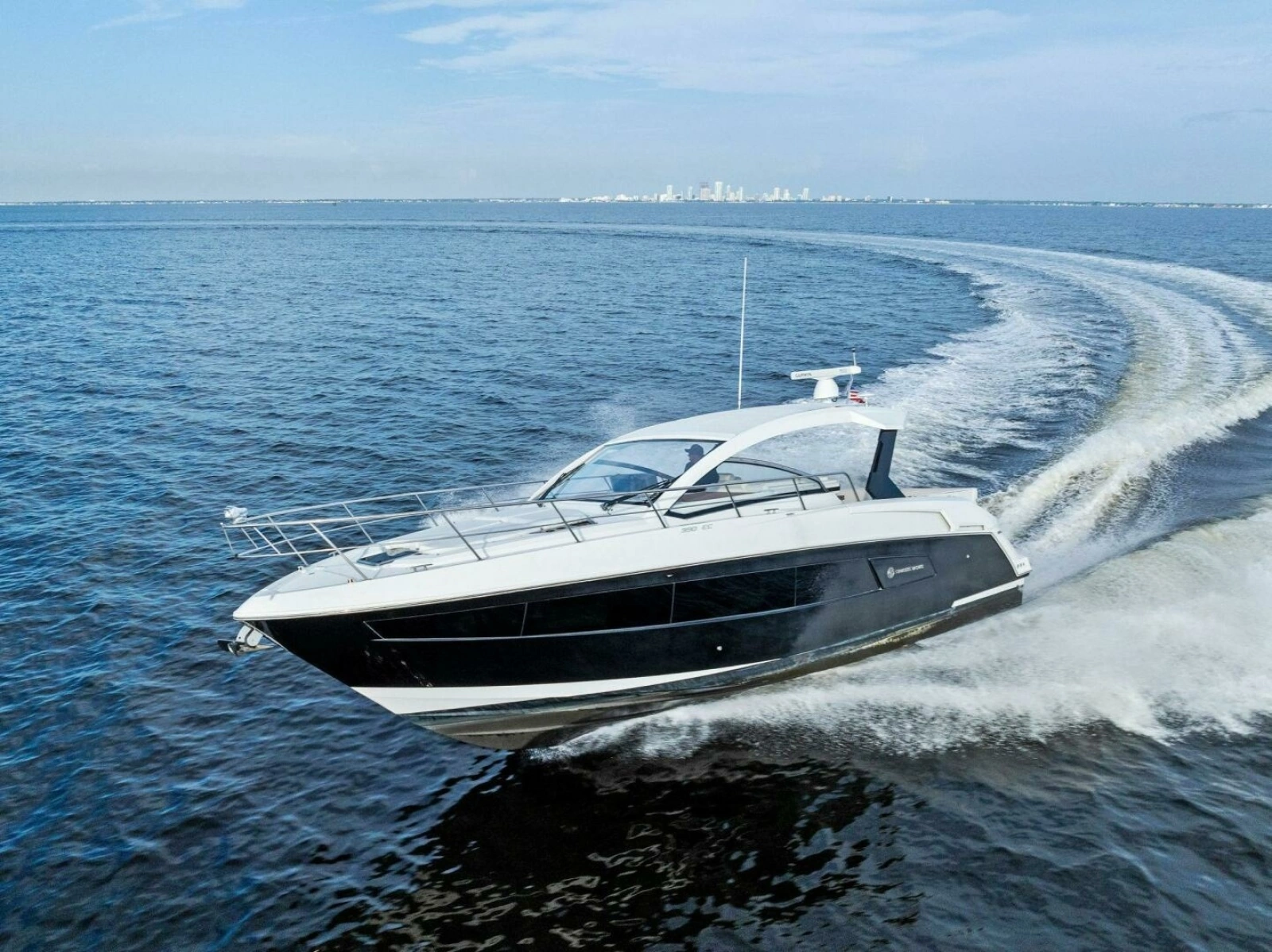 2015 Cruisers 390 EC 'Blue Runner'