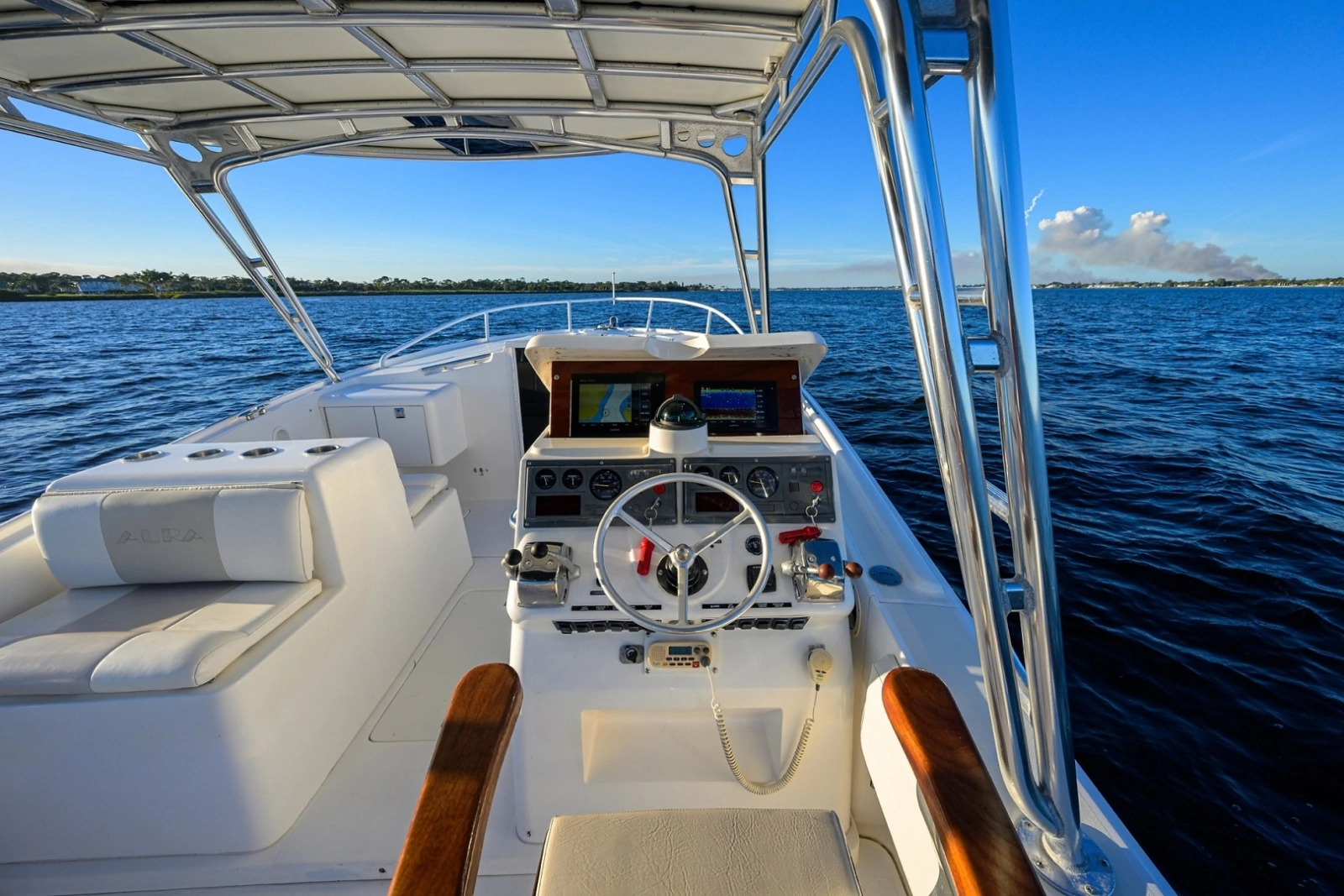 Aura 28 Heron's Catch - Exterior Helm/Cockpit