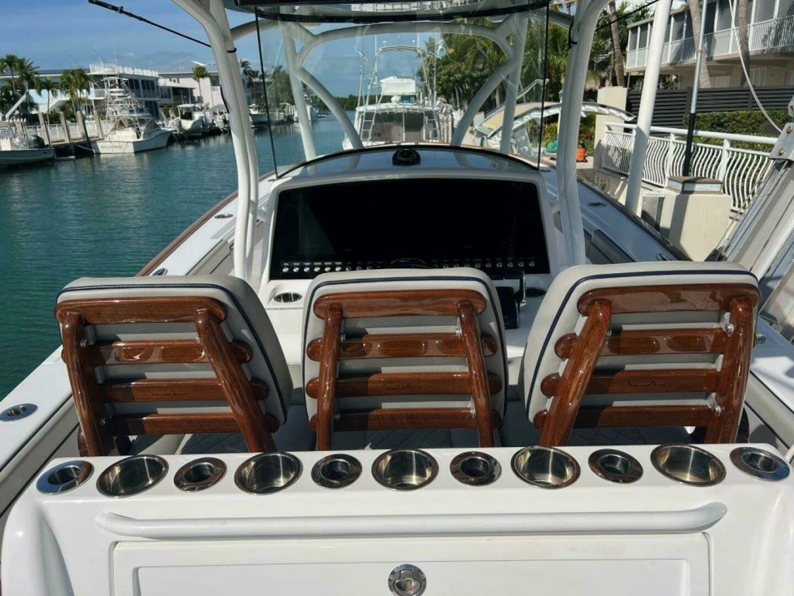 Valhalla 33 JUST ONE MORE - Exterior Helm