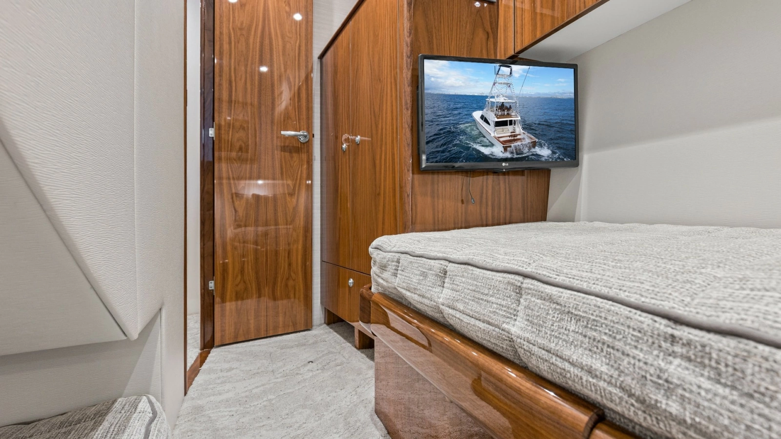 2022 Viking Convertible Cole Play Starboard Stateroom