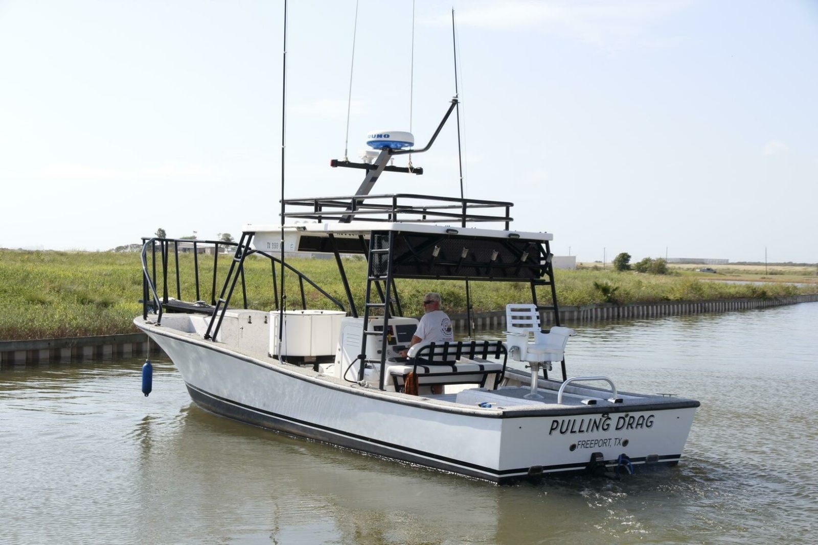 31' 1997 Custom 31 Center Console