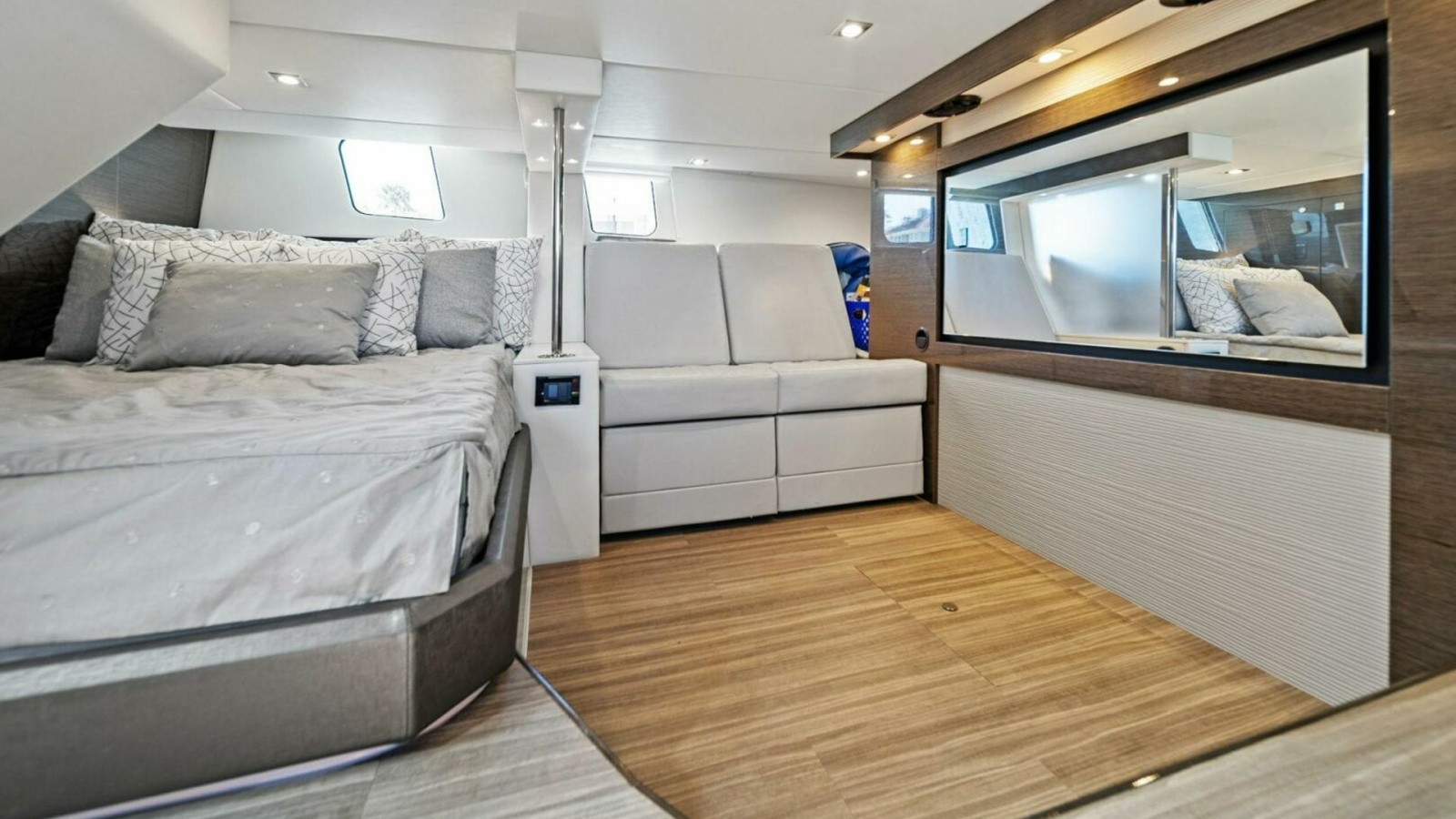 45' 2019 Cruisers Yachts 45 Cantius