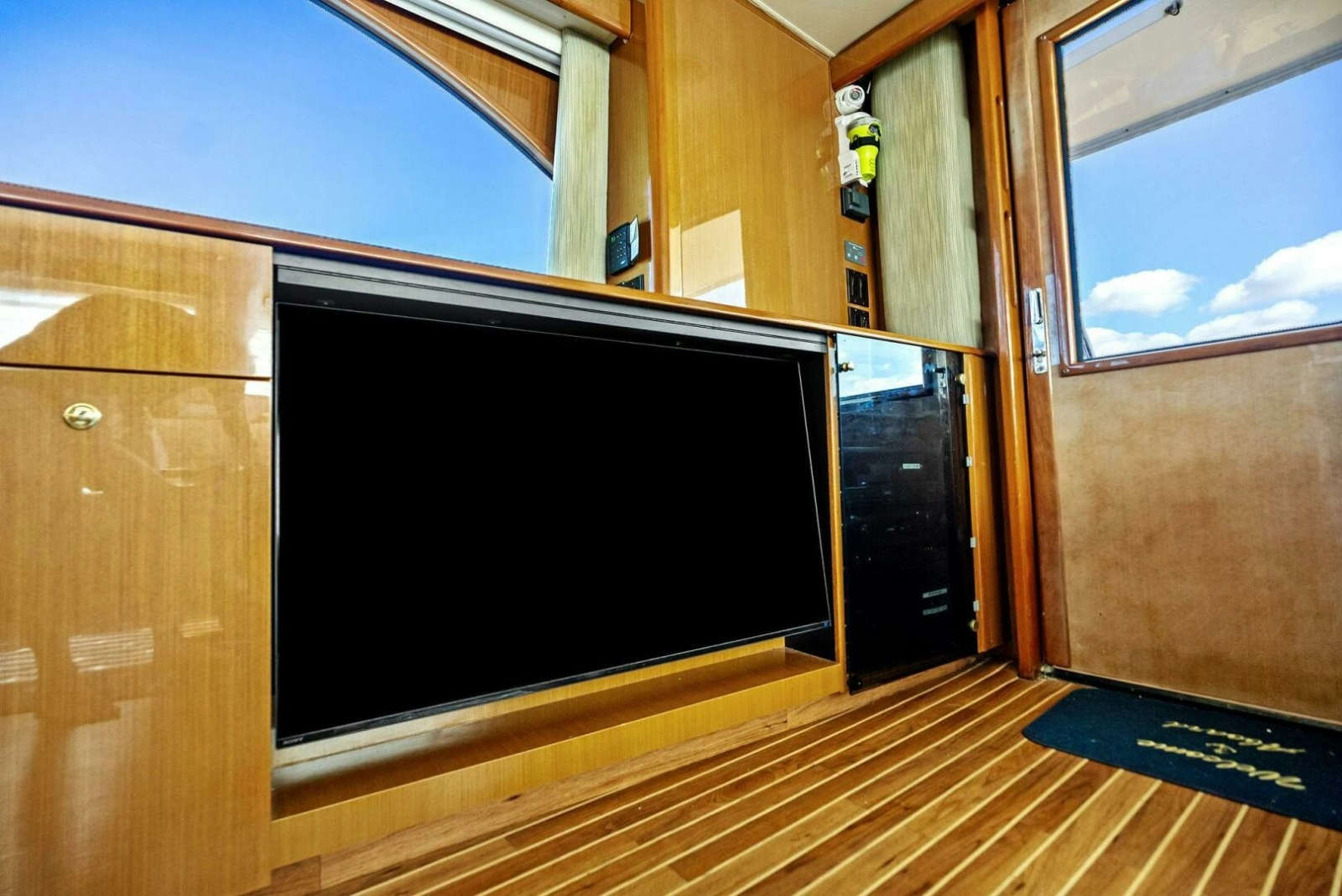 2002 Viking 65 Convertible photo 26