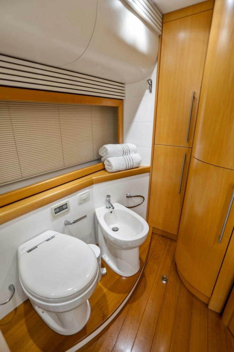 2005 Pershing 76 Motor Yacht - Denise - Master Stateroom Head
